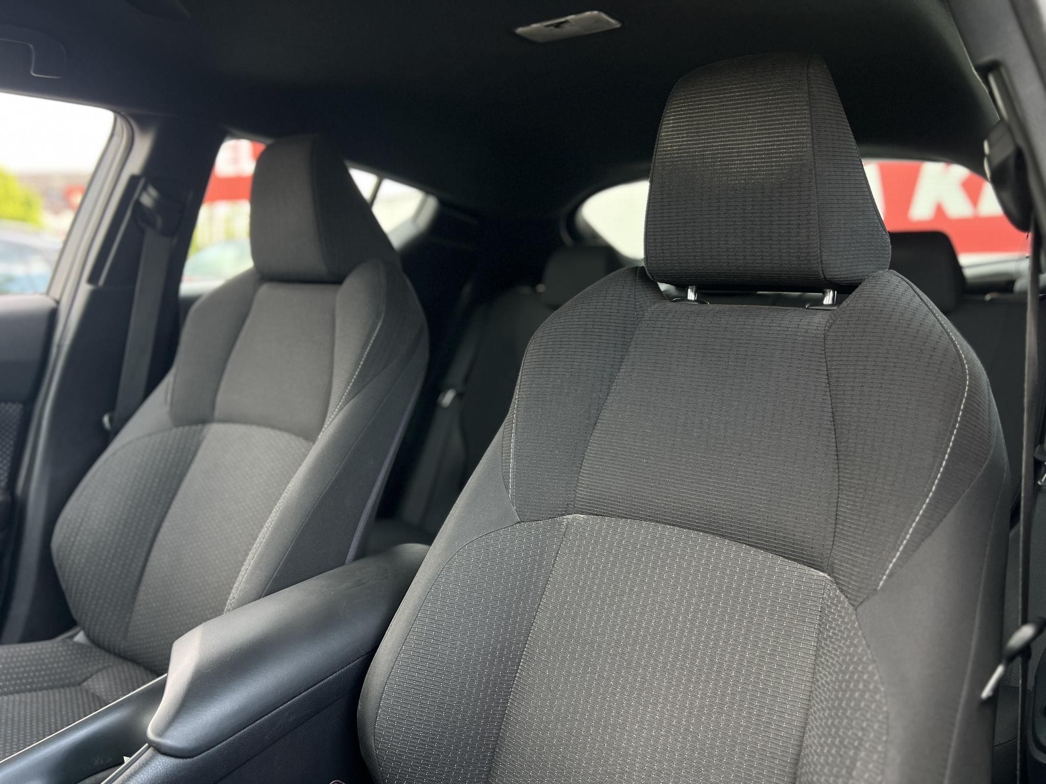 TOYOTA C-HR 1.8 Hybrid Dynamic e-CVT 104e km. LED. sávtartó. tempomat. kamera. márkaszervizelt előélet!