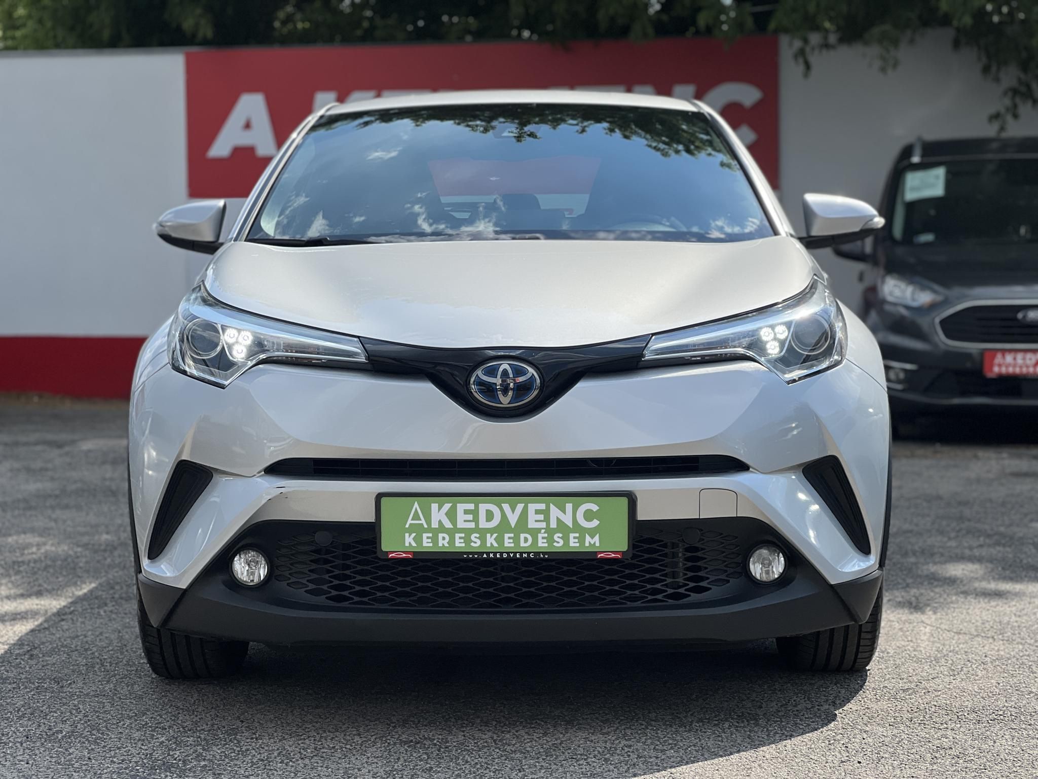 TOYOTA C-HR 1.8 Hybrid Dynamic e-CVT 104e km. LED. sávtartó. tempomat. kamera. márkaszervizelt előélet!