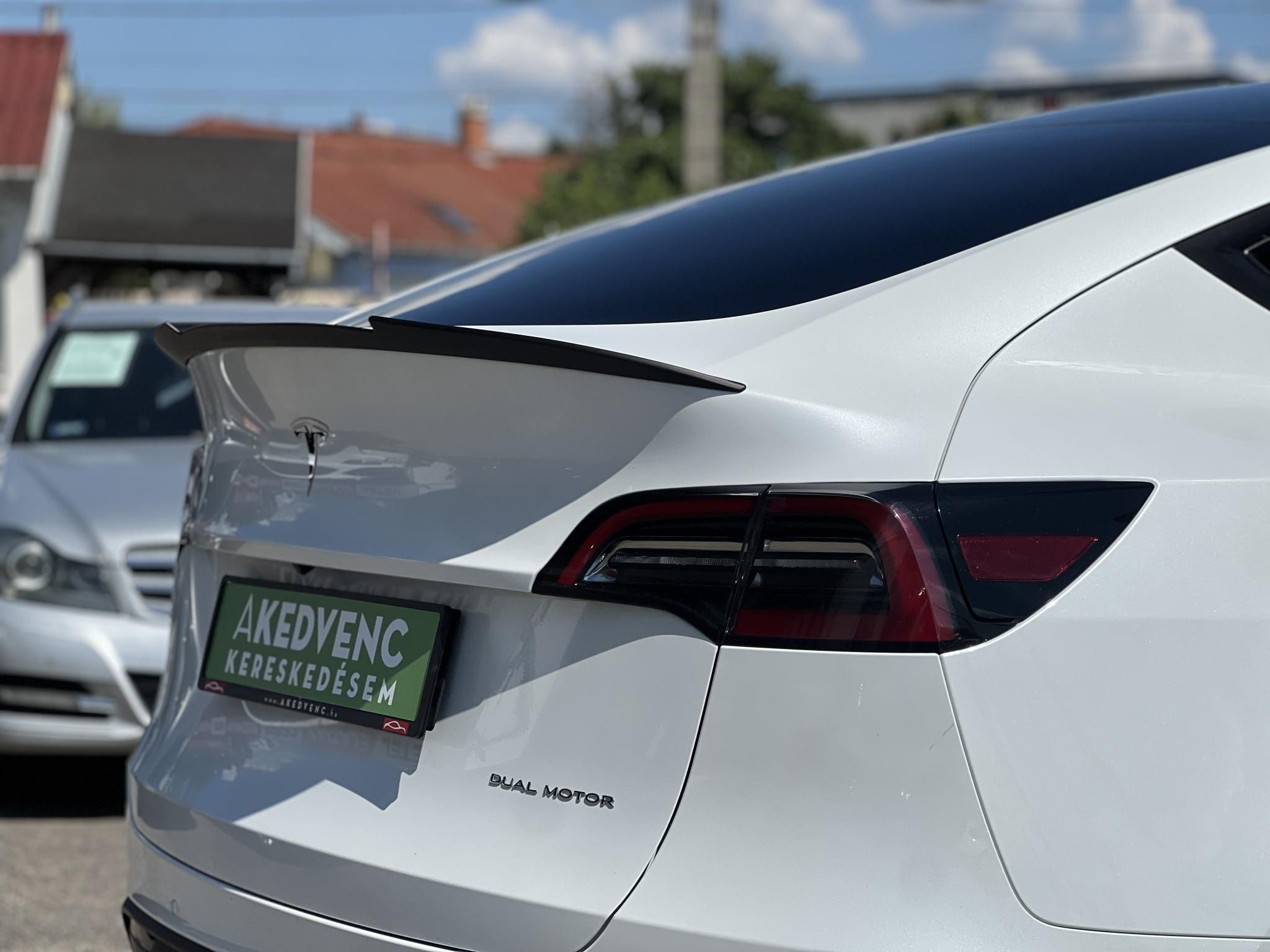 TESLA MODEL Y Long Range AWD (Automata) 119e km. mátrix LED. hőszivattyú. premium hifi. garanciális. téli-nyári kerék!