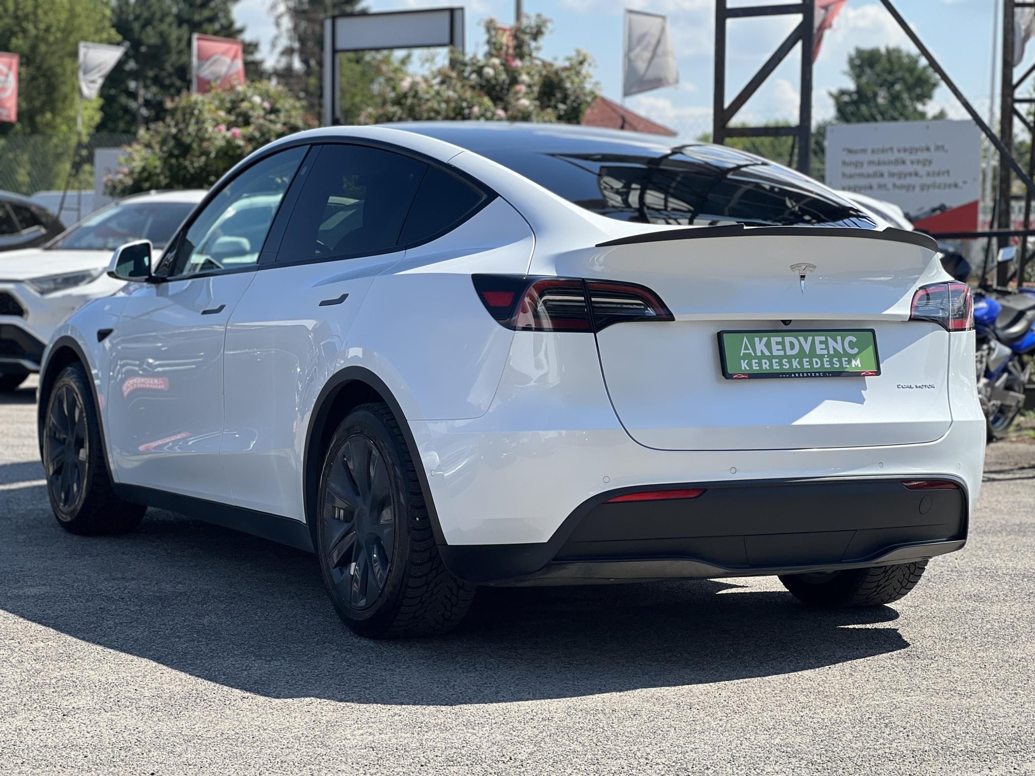 TESLA MODEL Y Long Range AWD (Automata) 119e km. mátrix LED. hőszivattyú. premium hifi. garanciális. téli-nyári kerék!