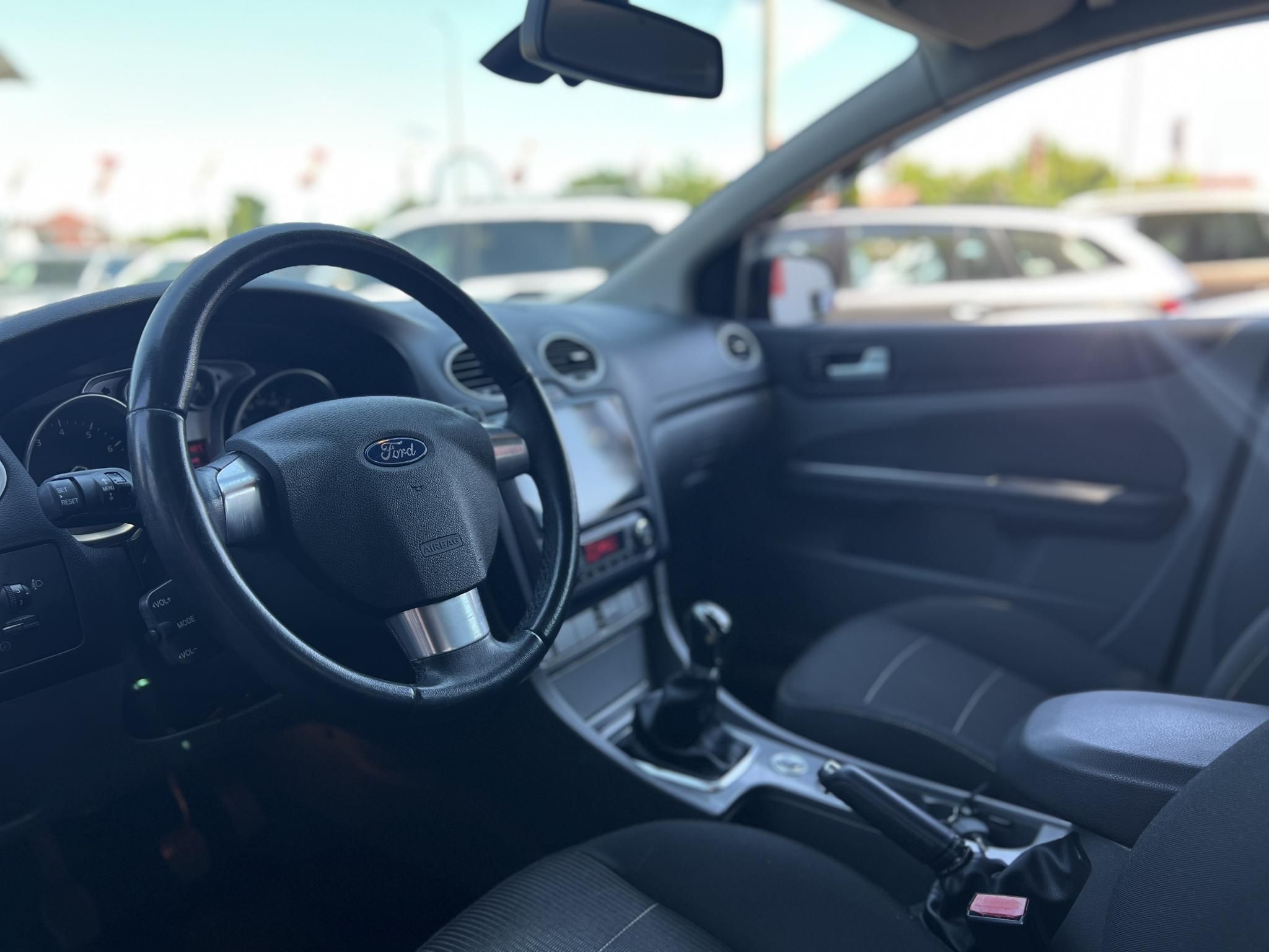 FORD FOCUS 1.6 Ti-VCT Trend Plus Magyarországi. Gyári fényezés. Végig vezetett szervizkönyv. Android!