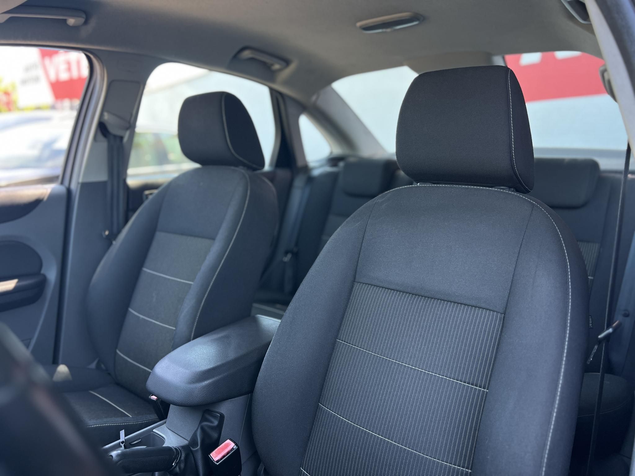 FORD FOCUS 1.6 Ti-VCT Trend Plus Magyarországi. Gyári fényezés. Végig vezetett szervizkönyv. Android!