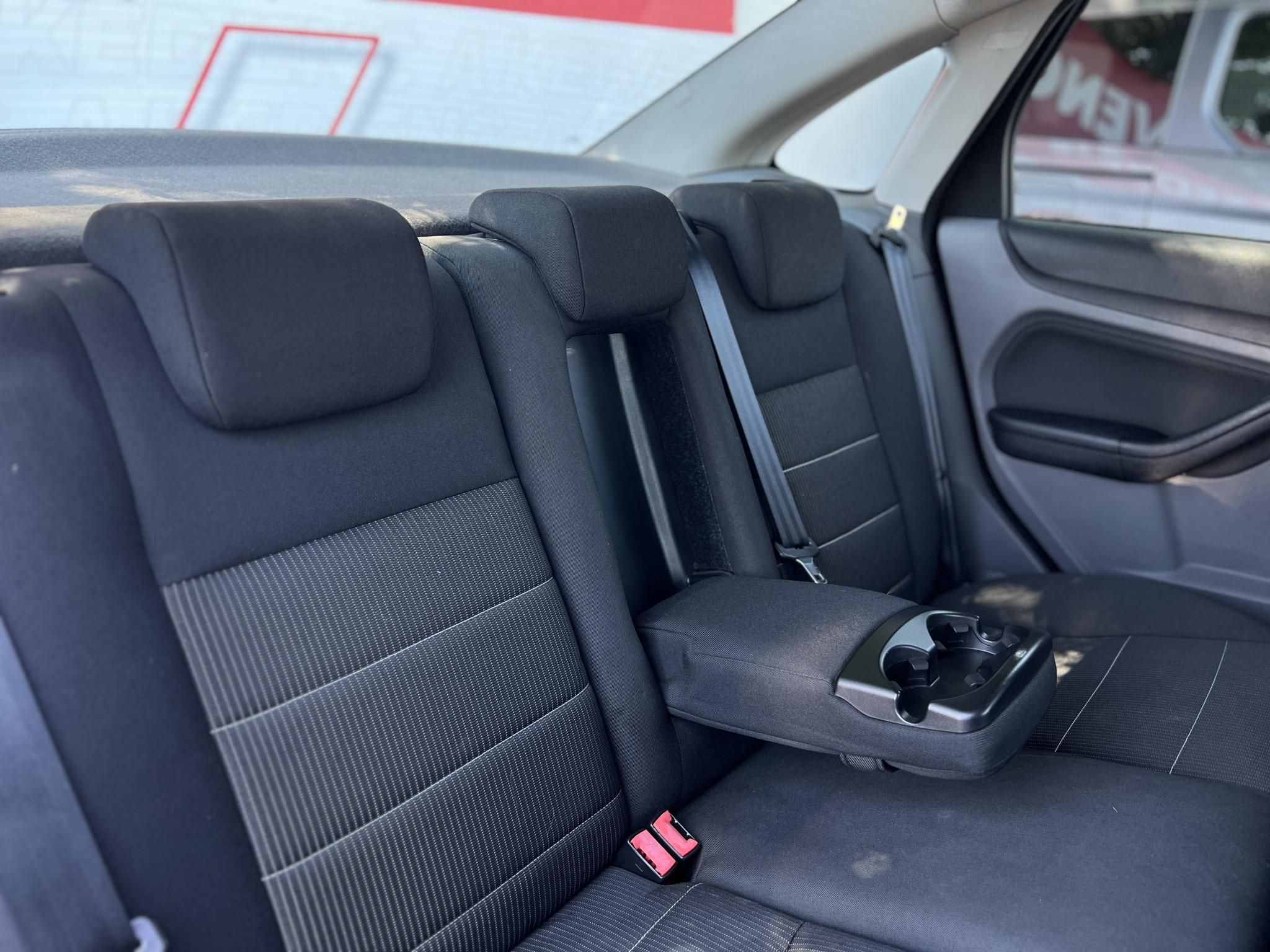 FORD FOCUS 1.6 Ti-VCT Trend Plus Magyarországi. Gyári fényezés. Végig vezetett szervizkönyv. Android!