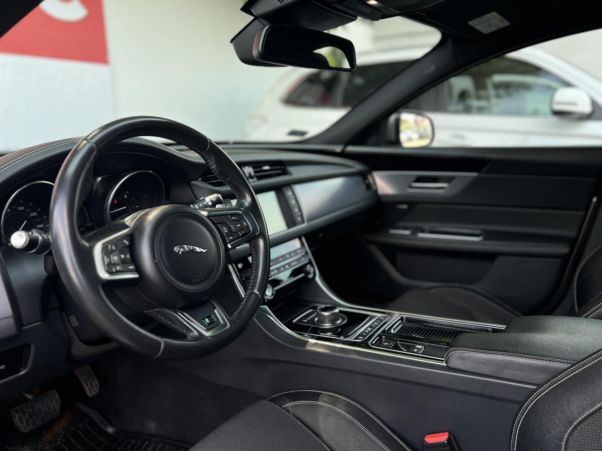 JAGUAR XF 2.0 i4D R-Sport Magyarországi. szervizelt!