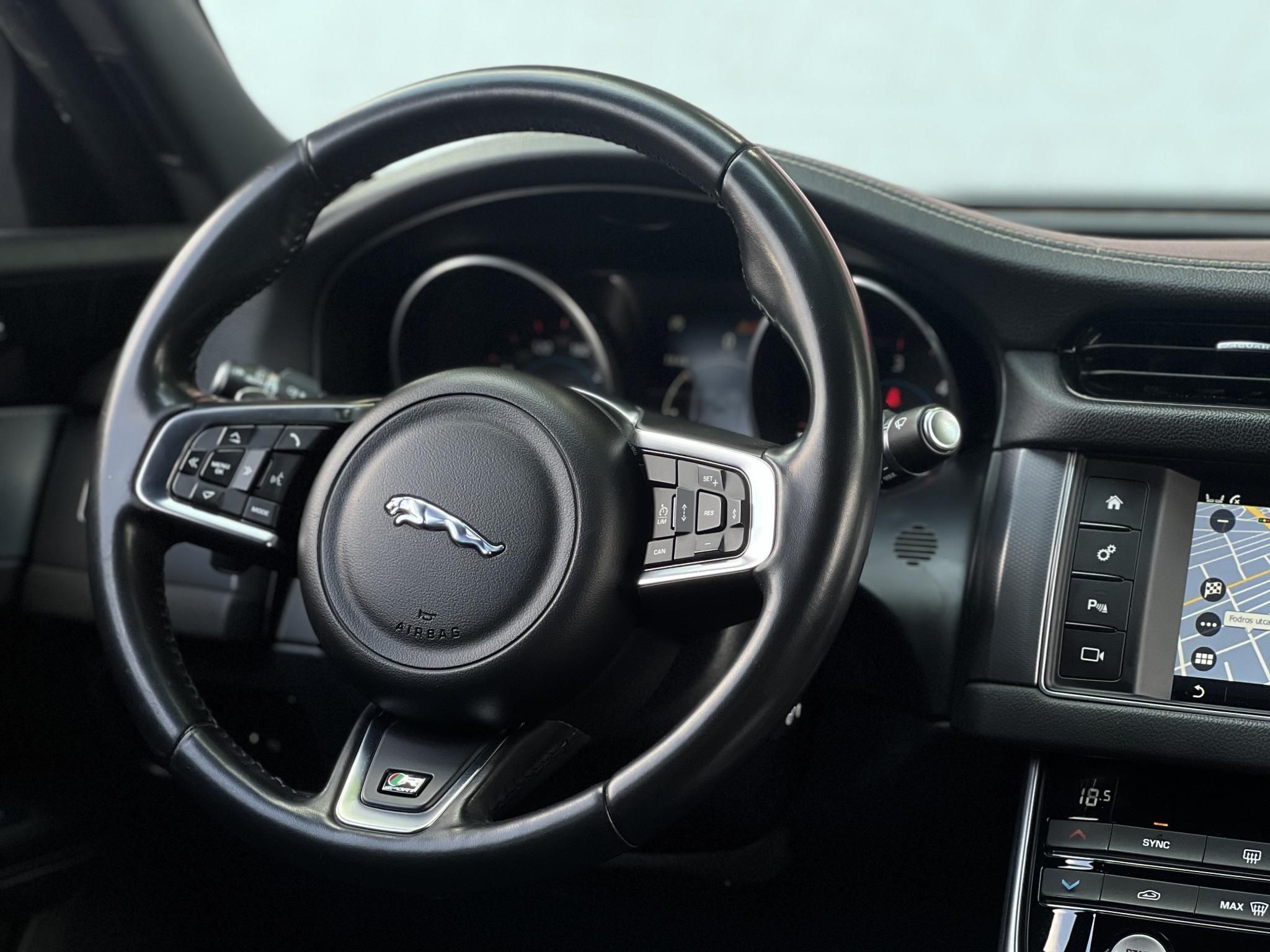 JAGUAR XF 2.0 i4D R-Sport Magyarországi. szervizelt!