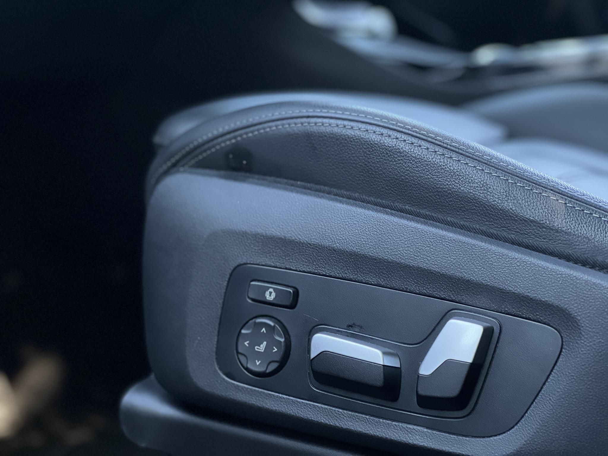 BMW IX3 Impressive sérülésmentes. dokumentált előélet. harman/kardon. panoráma. memória. HUD
