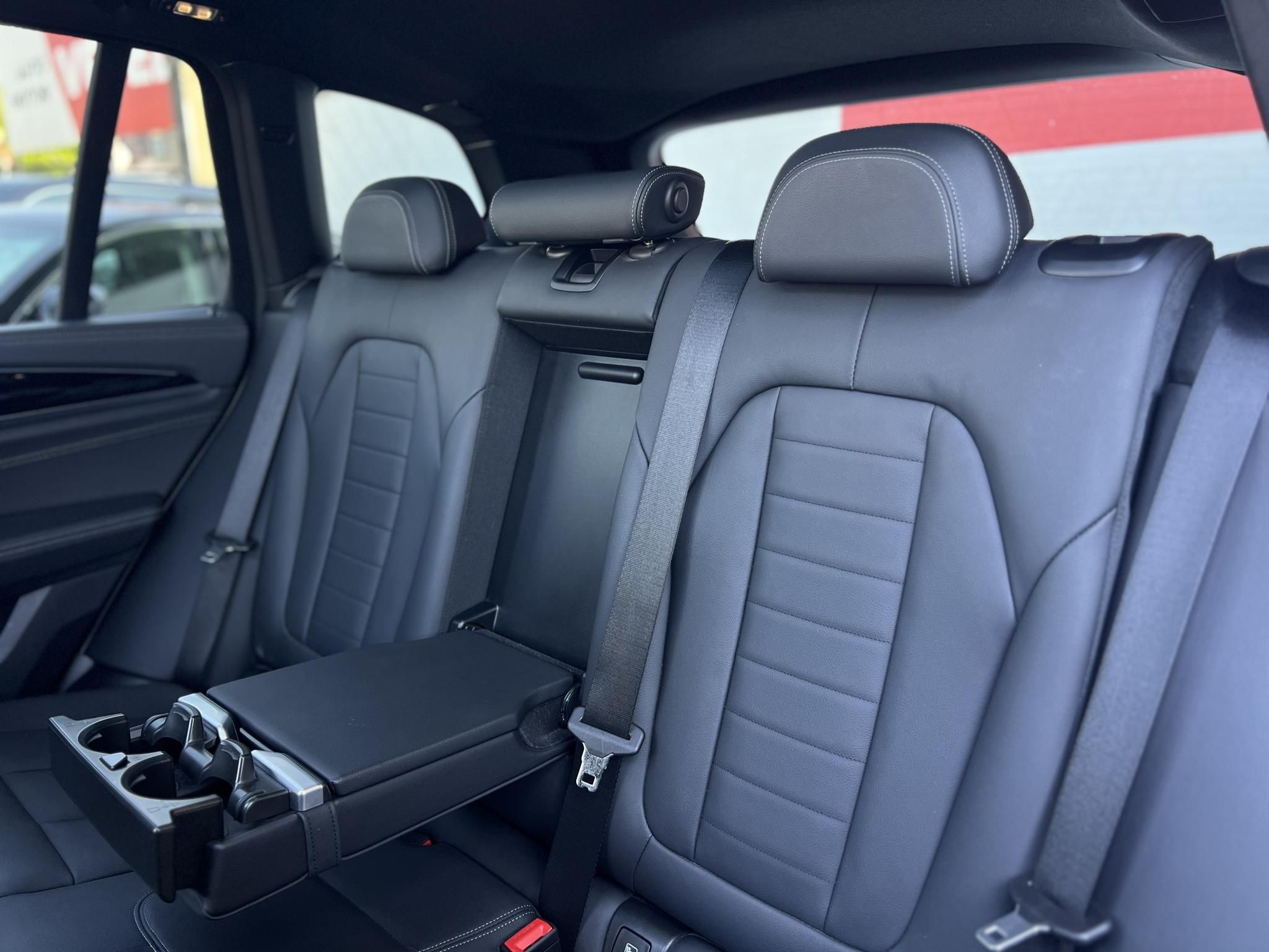 BMW IX3 Impressive sérülésmentes. dokumentált előélet. harman/kardon. panoráma. memória. HUD