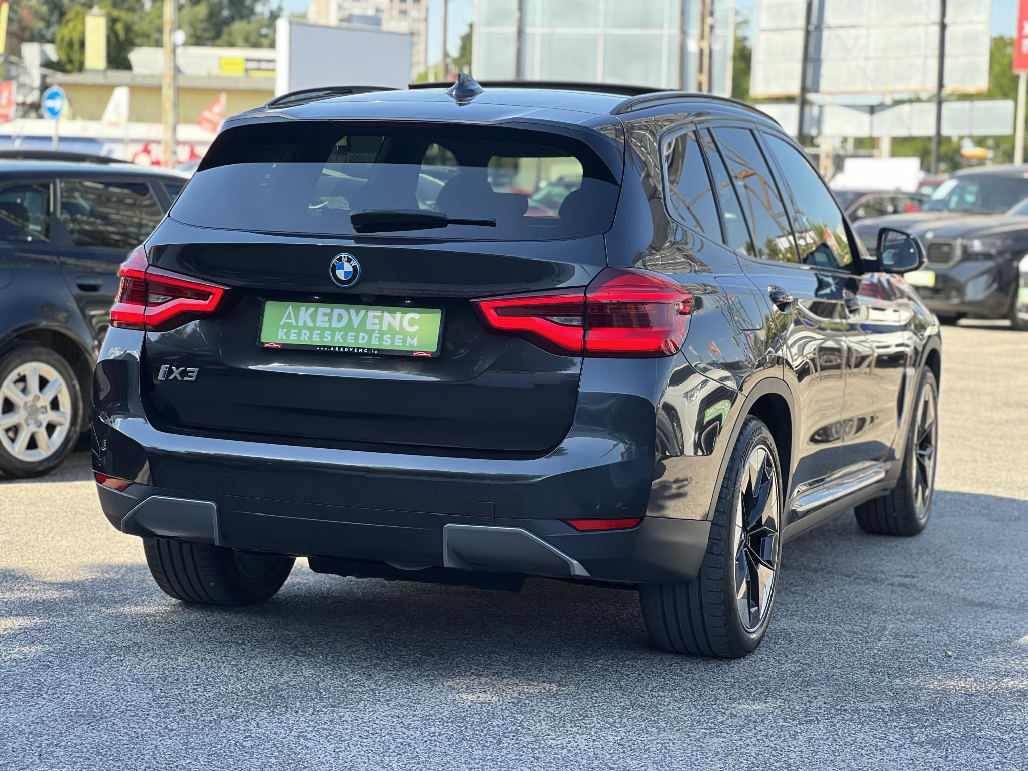 BMW IX3 Impressive sérülésmentes. dokumentált előélet. harman/kardon. panoráma. memória. HUD
