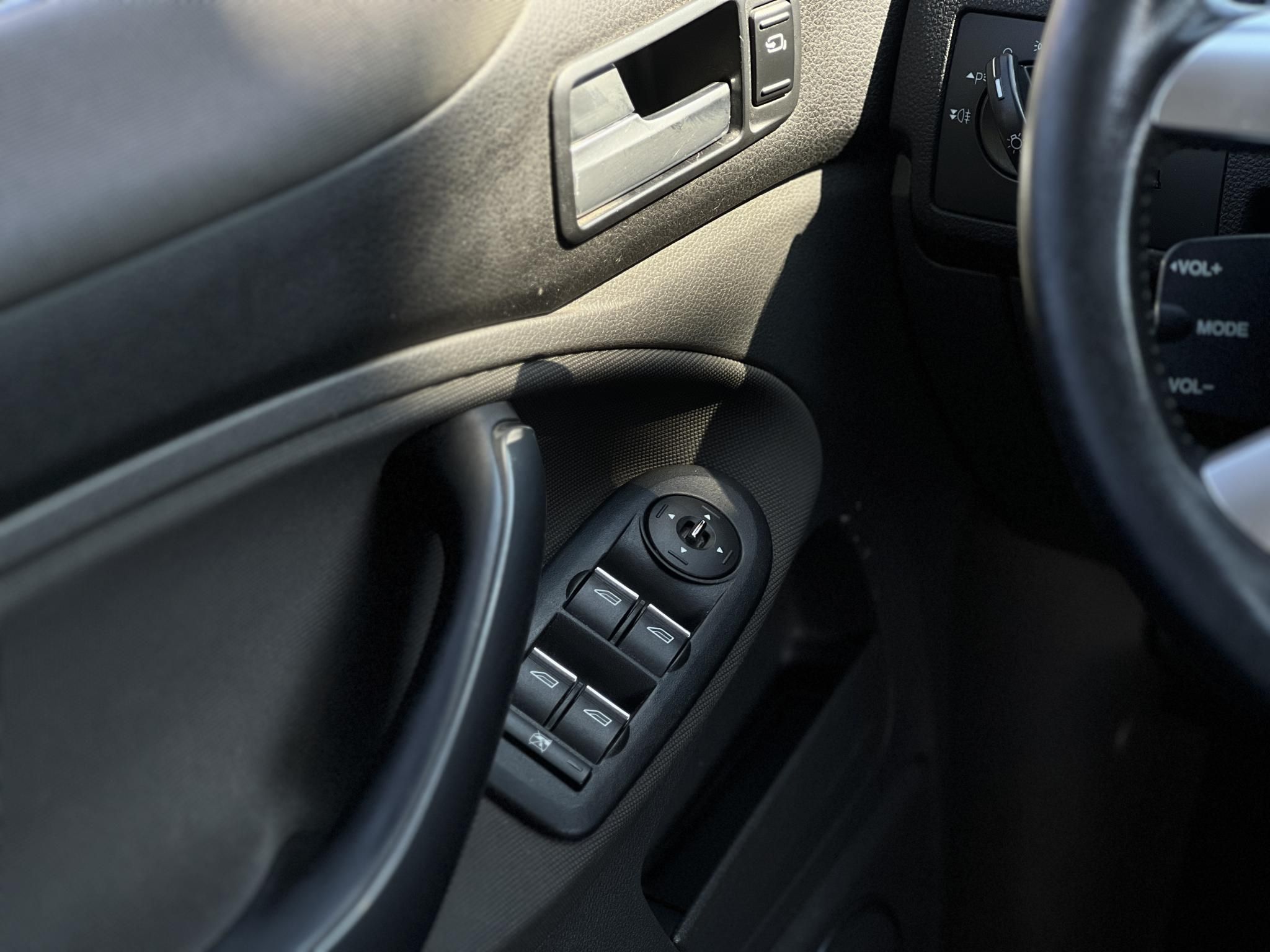 FORD KUGA 2.0 TDCi Titanium 4WD Magyarországi. ülésfűtés. keyless. tempomat. első-hátsó parkolóradar. bőrbelső!
