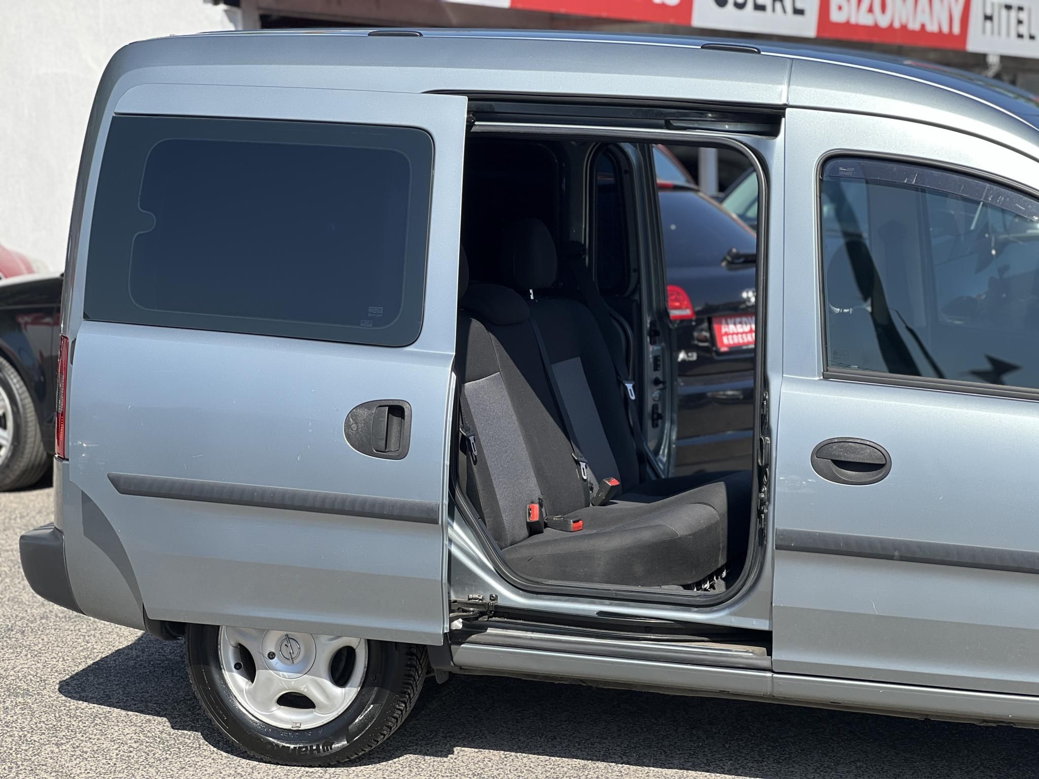 OPEL COMBO Tour 1.3 CDTI Cosmo Rendszeresen karbantartott. klíma. tolatókamera