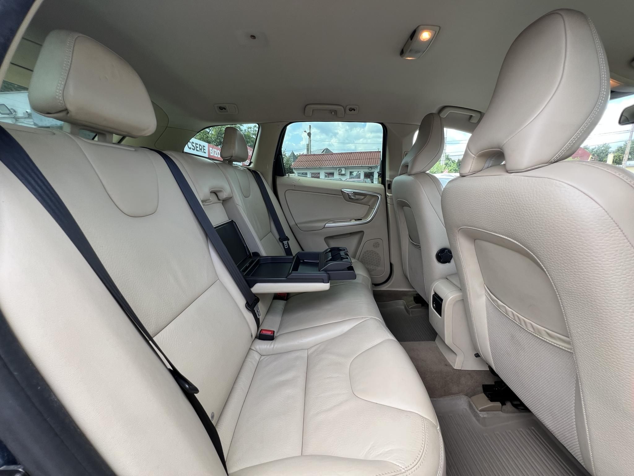 VOLVO XC60 2.4 D [D3] Kinetic Geartronic Klíma Tempomat világos bőr belső!LEGJOBB ÁRON!