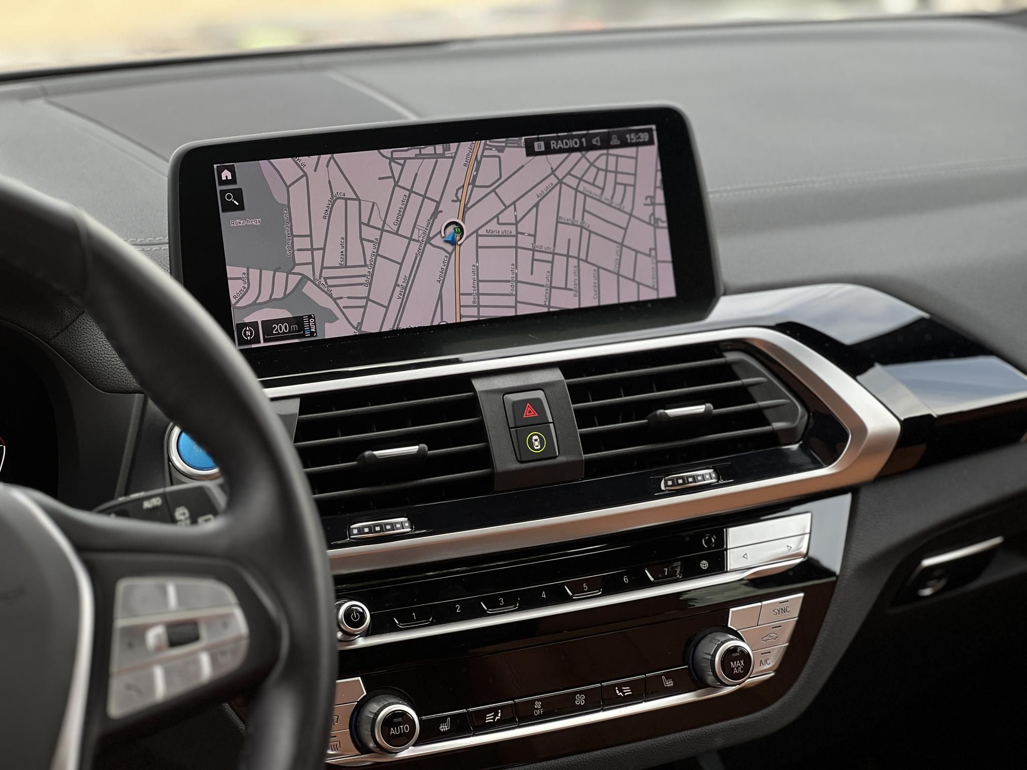 BMW IX3 73,9kWh High Executive panoráma tető. harman/kardon. memória. HUD. barna bőr belső!