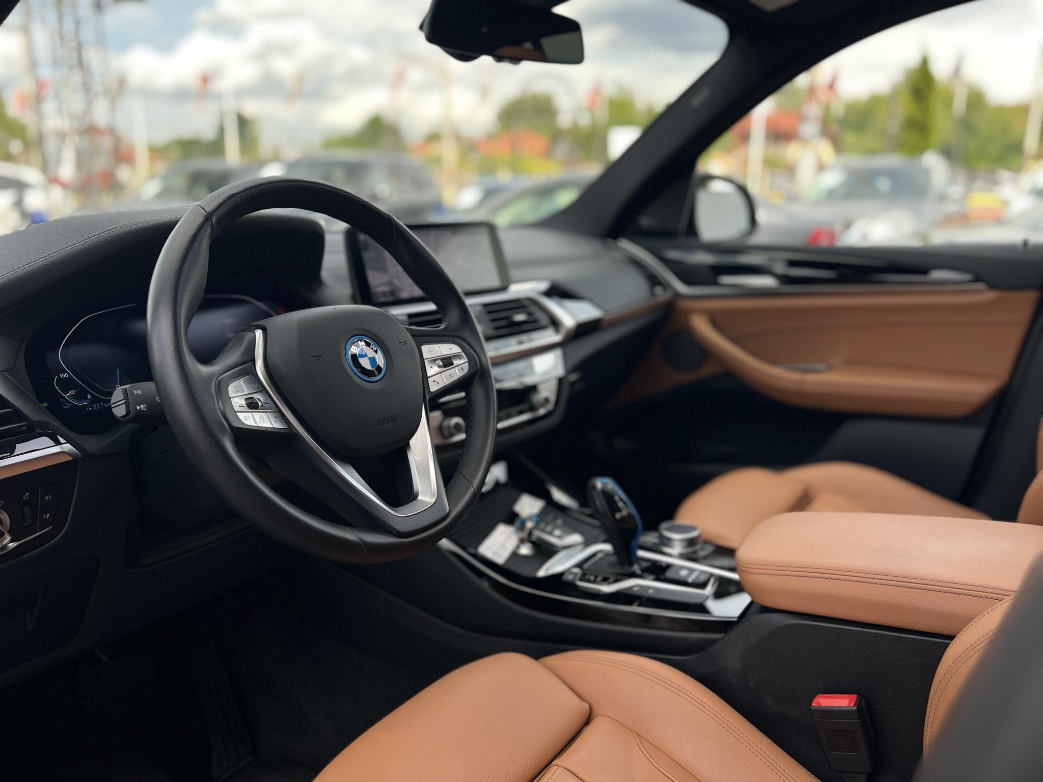 BMW IX3 73,9kWh High Executive panoráma tető. harman/kardon. memória. HUD. barna bőr belső!