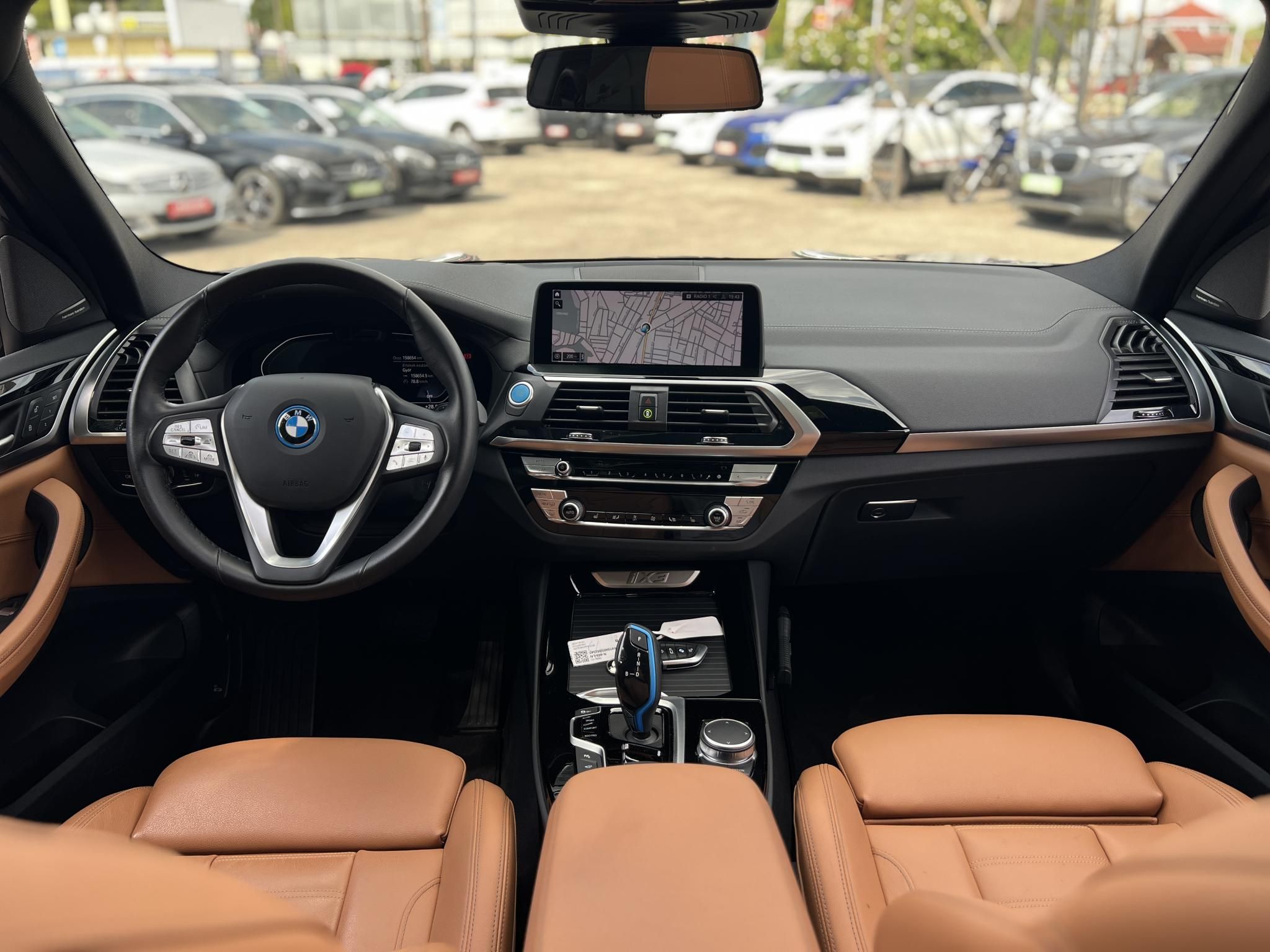 BMW IX3 73,9kWh High Executive panoráma tető. harman/kardon. memória. HUD. barna bőr belső!