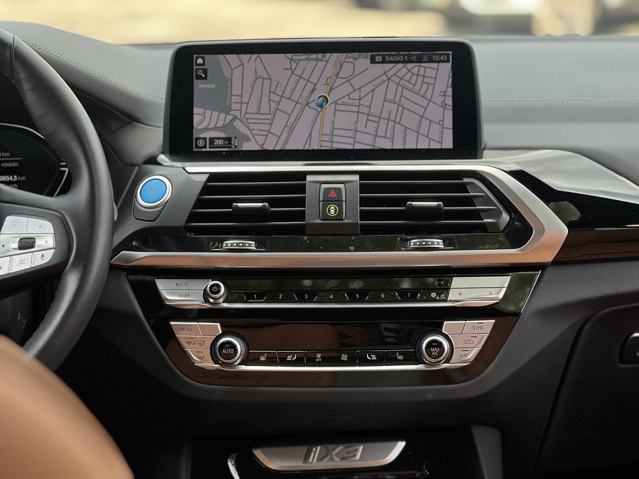 BMW IX3 73,9kWh High Executive panoráma tető. harman/kardon. memória. HUD. barna bőr belső!