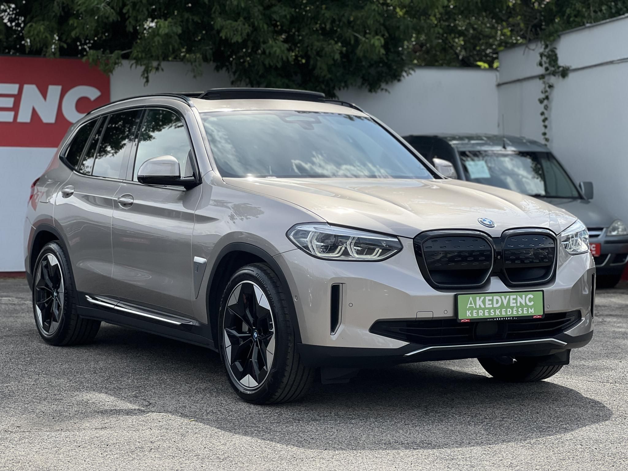 BMW IX3 73,9kWh High Executive panoráma tető. harman/kardon. memória. HUD. barna bőr belső!