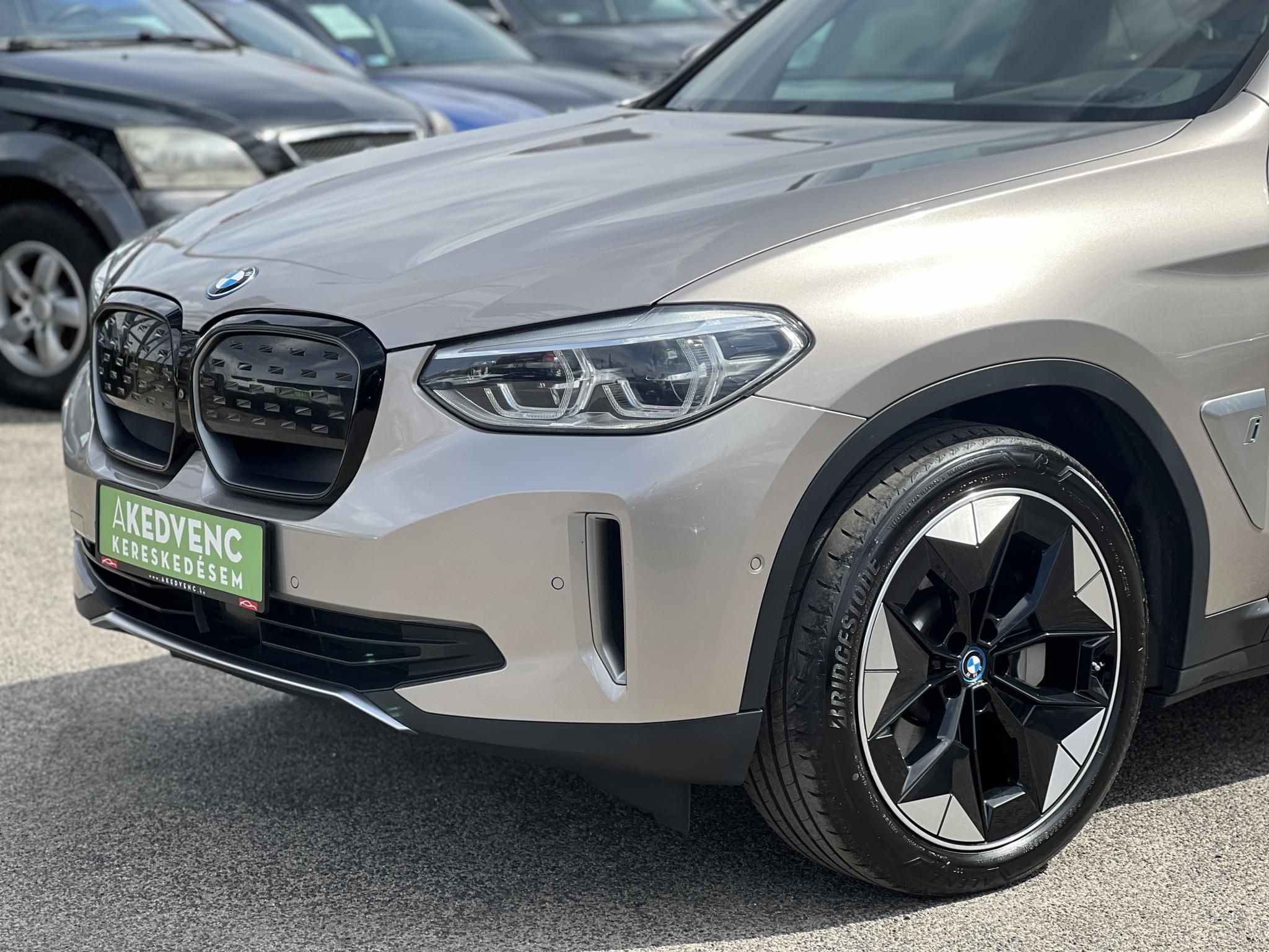 BMW IX3 73,9kWh High Executive panoráma tető. harman/kardon. memória. HUD. barna bőr belső!
