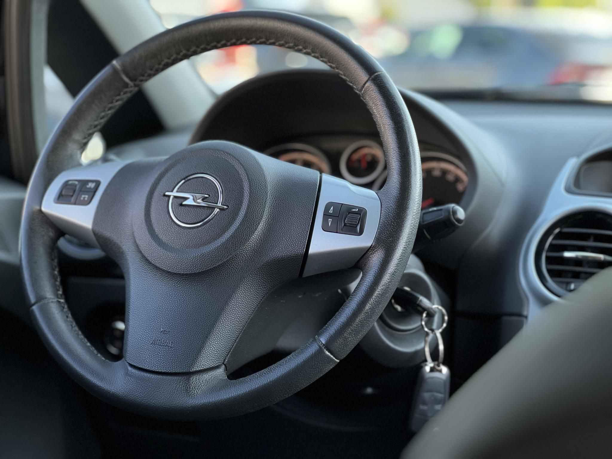 OPEL CORSA D 1.4 Selection Ülés- és Kormányfűtés. klíma