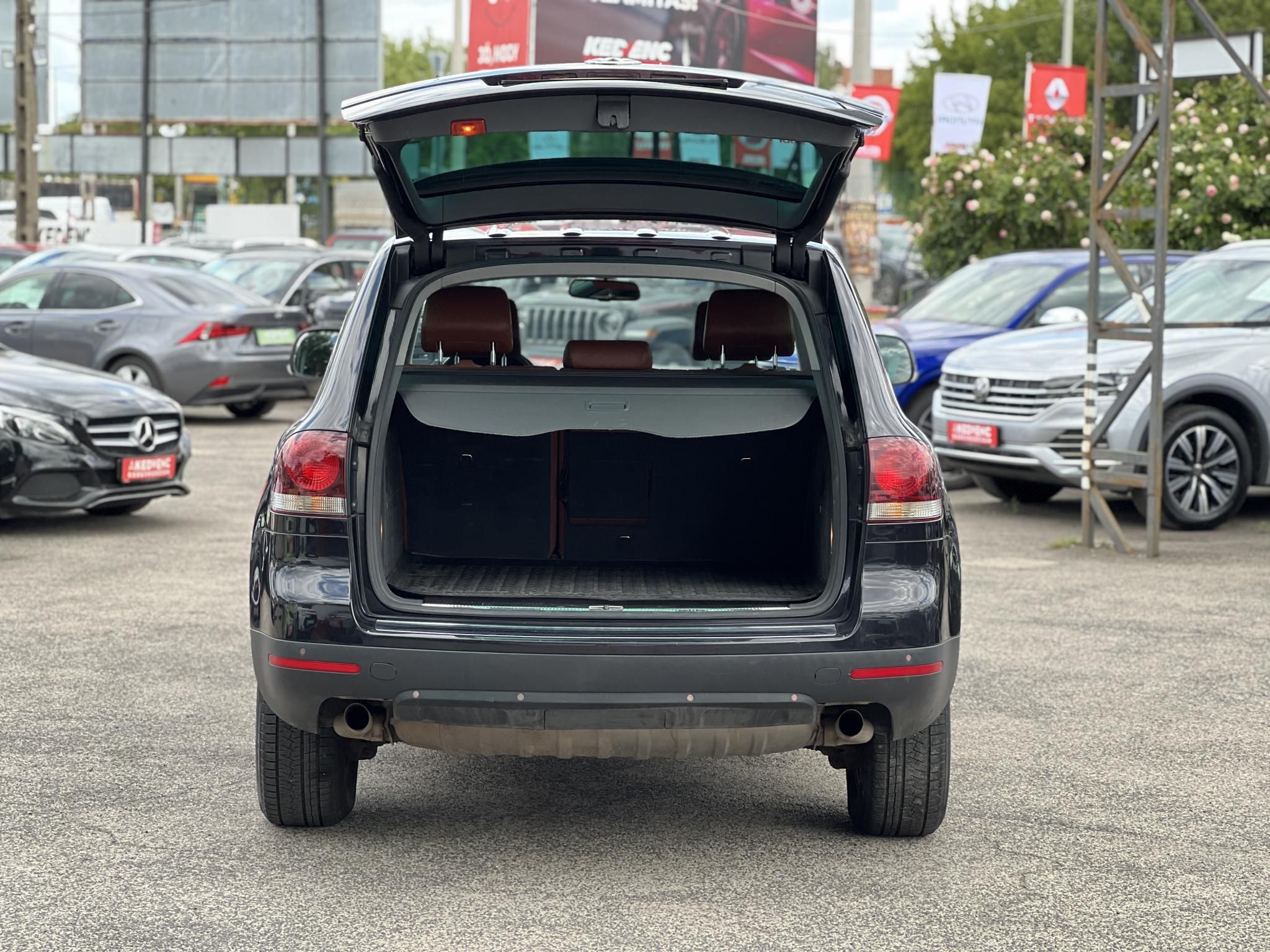 VOLKSWAGEN TOUAREG 3.0 V6 TDI Tiptronic ic Exkluzív bőrbelső Nem légrugós Gyári 3.5T horog Friss vizsga!