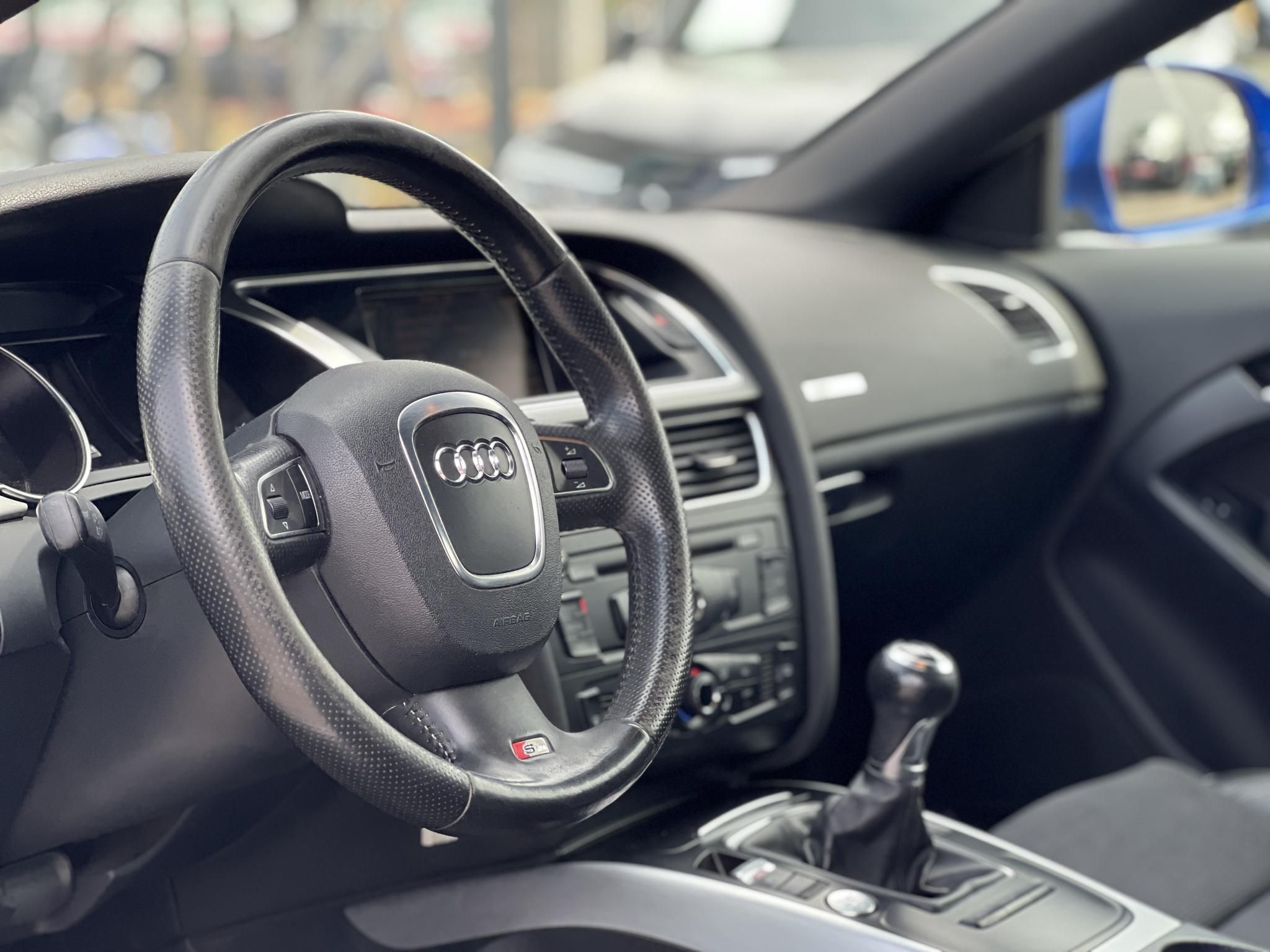 AUDI A5 Coupé 2.0 T FSi S-line 163e km. sérülésmentes. téli-nyári gumi. dokumentált előélet!