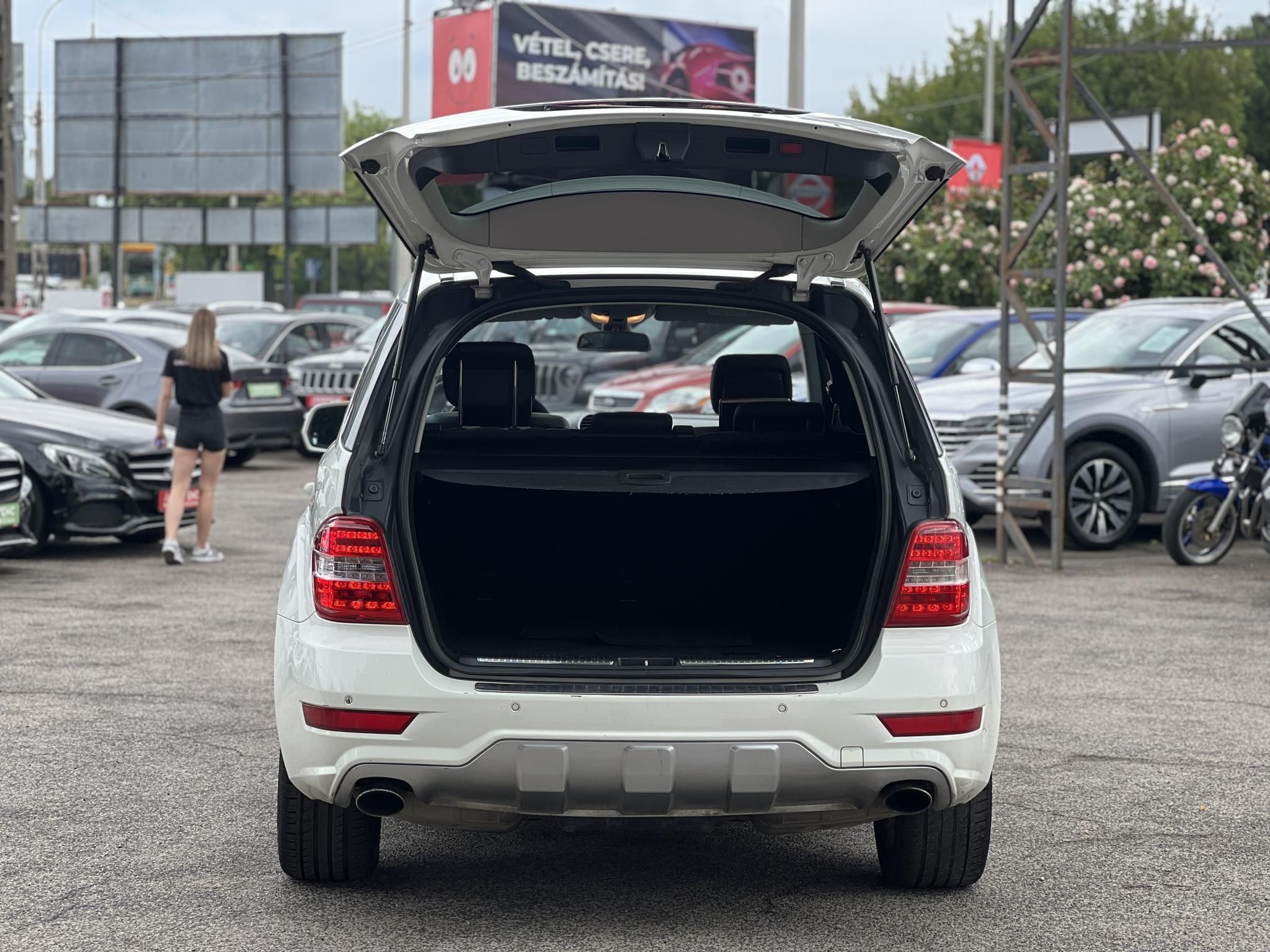 MERCEDES-BENZ ML 320 CDI (Automata) harman/kardon. légrugó. napfénytető. hátsó TV. alcantara belső!
