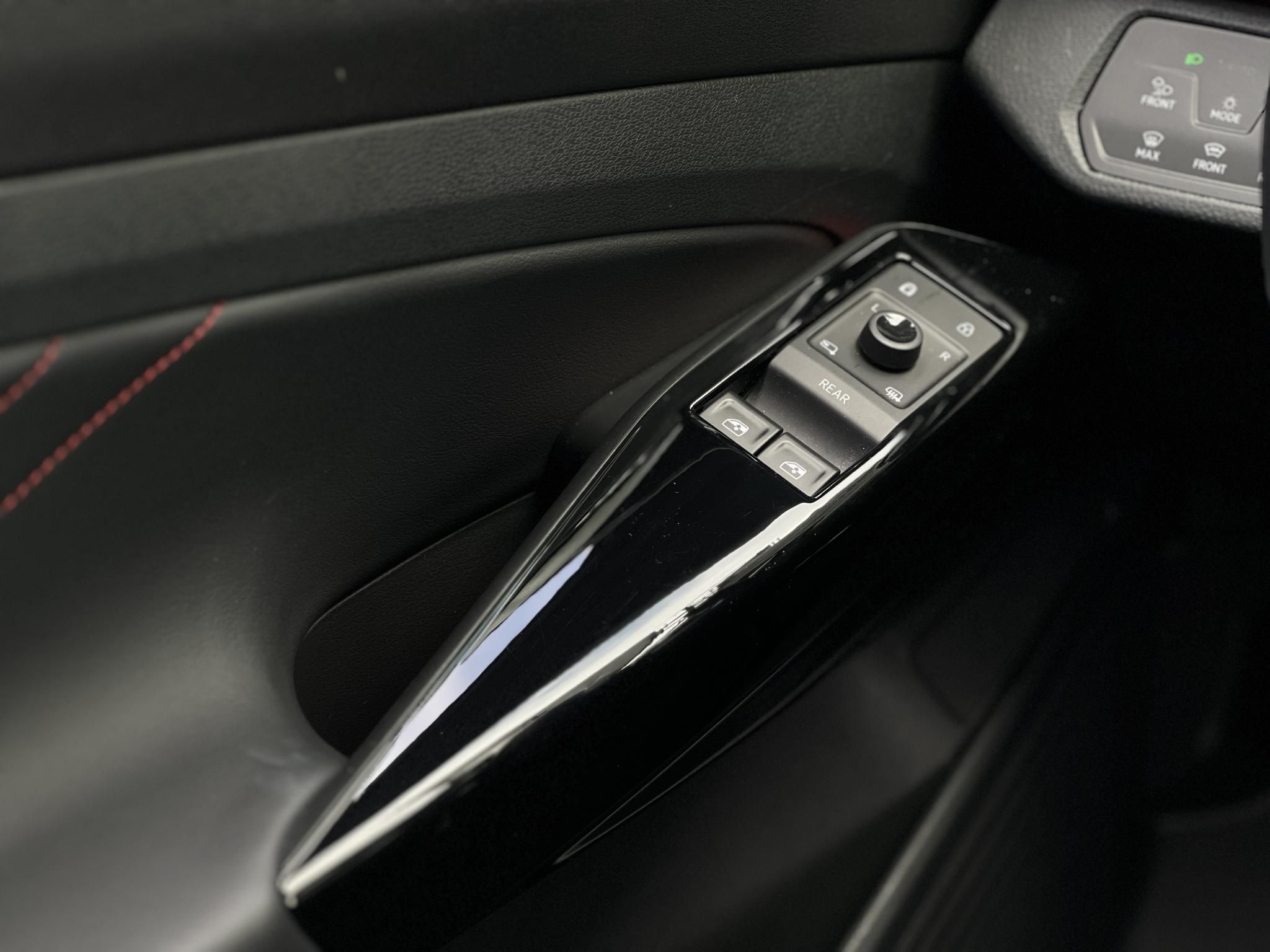 VOLKSWAGEN ID.5 77 kWh GTX 4Motion 60e km. téli-nyári kerék garnitúra. megkímélt állapot!