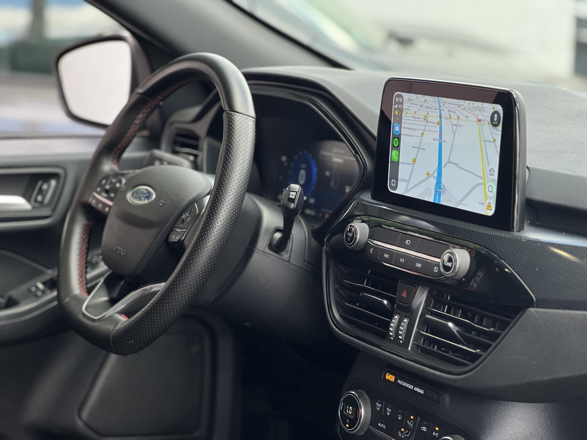 FORD KUGA 2.5 FHEV ST-Line X CVT 42e km. újszerű állapot