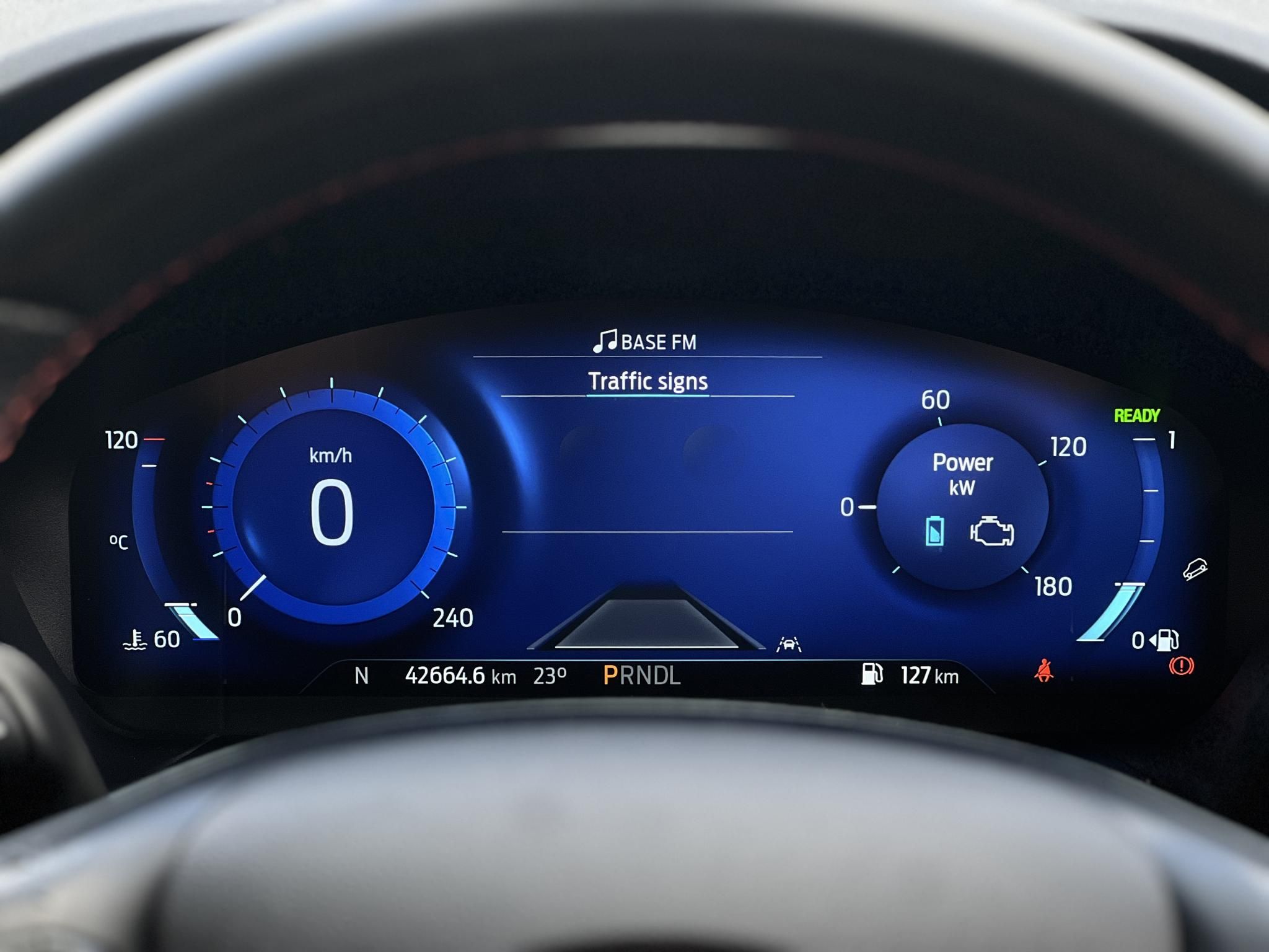 FORD KUGA 2.5 FHEV ST-Line X CVT 42e km. újszerű állapot
