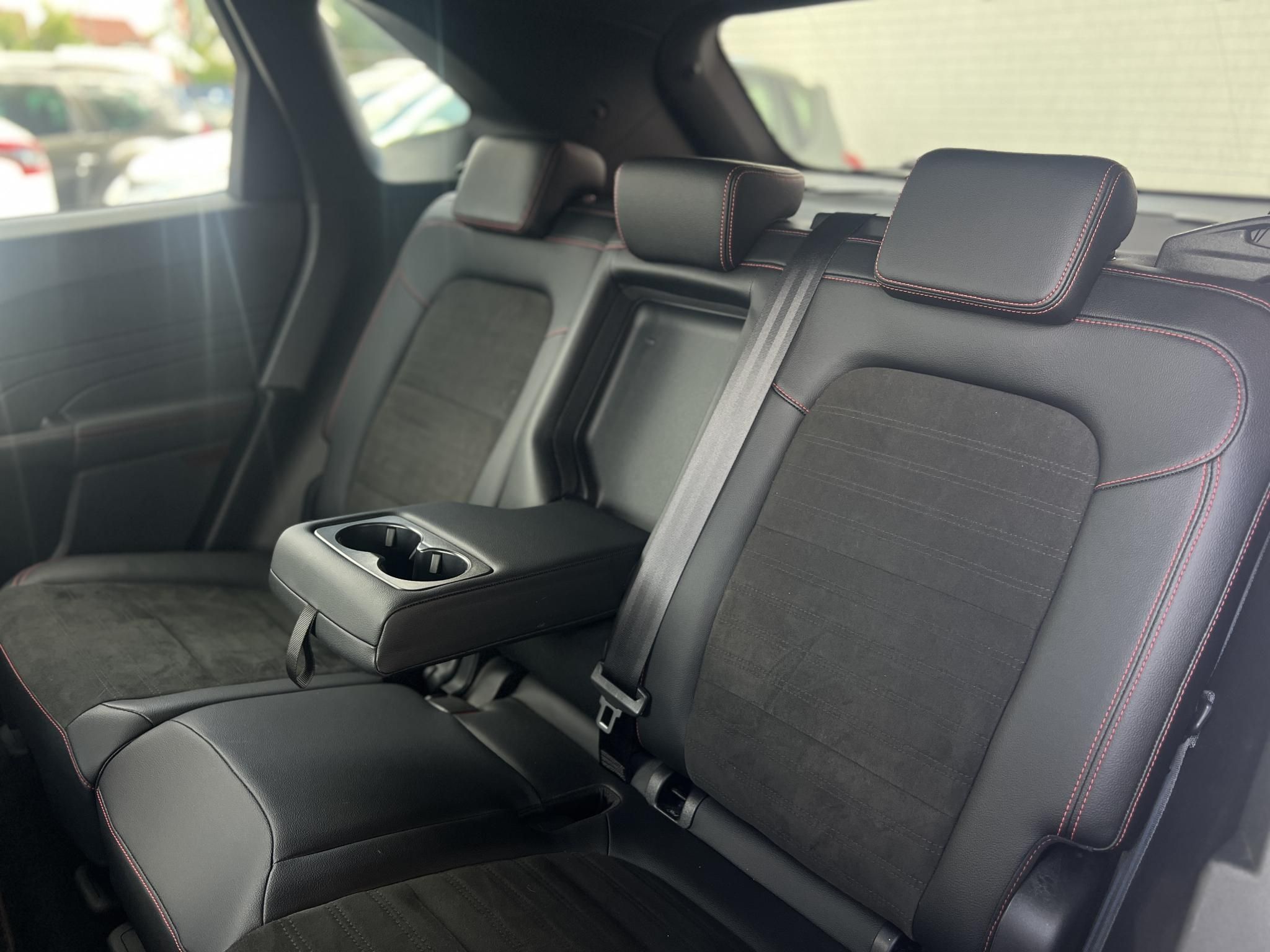 FORD KUGA 2.5 FHEV ST-Line X CVT 42e km. újszerű állapot