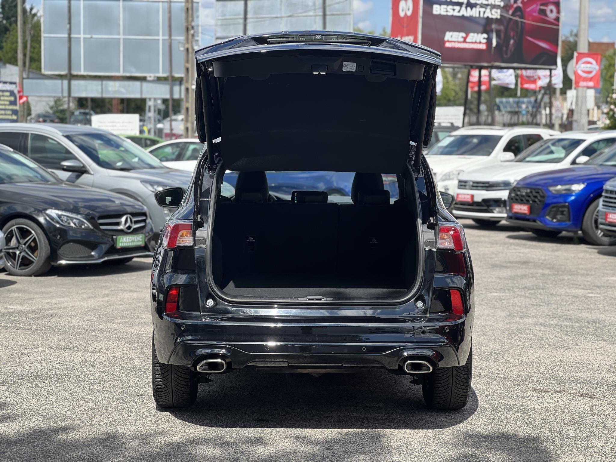 FORD KUGA 2.5 FHEV ST-Line X CVT 42e km. újszerű állapot