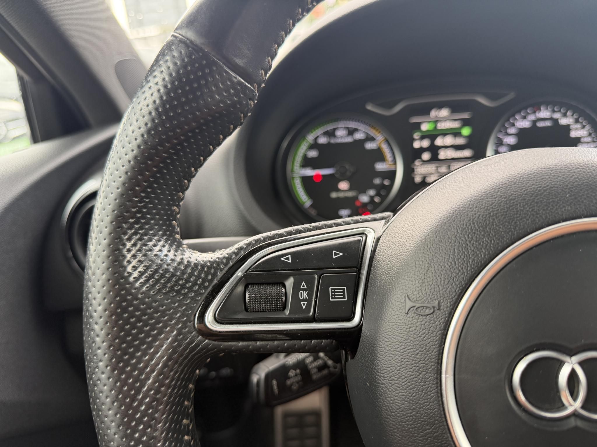 AUDI A3 Sportback 1.4 TFSI Ambiente S-tronic e-tron Bang and Olufsen. panoráma tető. 40km elektromos hatótáv. vezérlés cserélve!