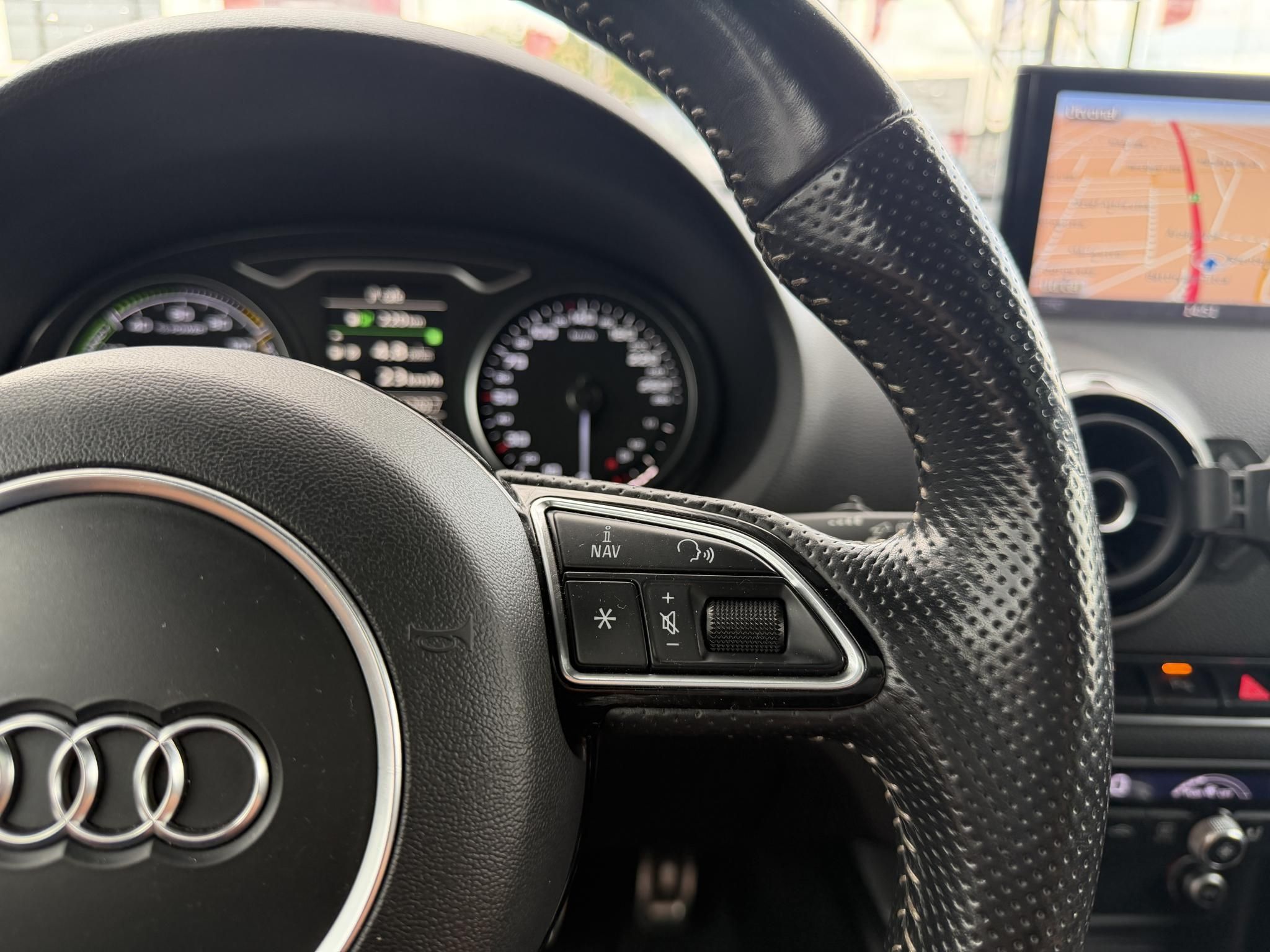AUDI A3 Sportback 1.4 TFSI Ambiente S-tronic e-tron Bang and Olufsen. panoráma tető. 40km elektromos hatótáv. vezérlés cserélve!
