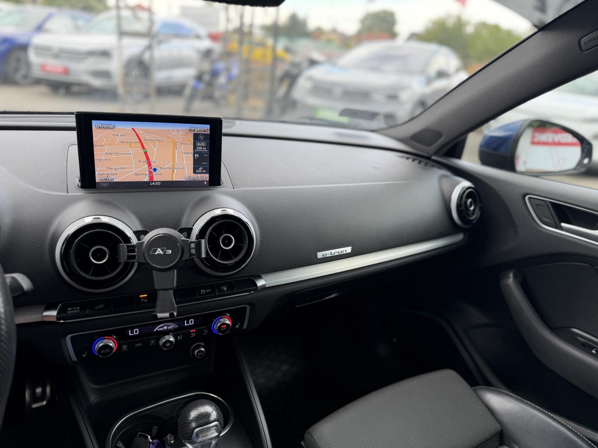 AUDI A3 Sportback 1.4 TFSI Ambiente S-tronic e-tron Bang and Olufsen. panoráma tető. 40km elektromos hatótáv. vezérlés cserélve!
