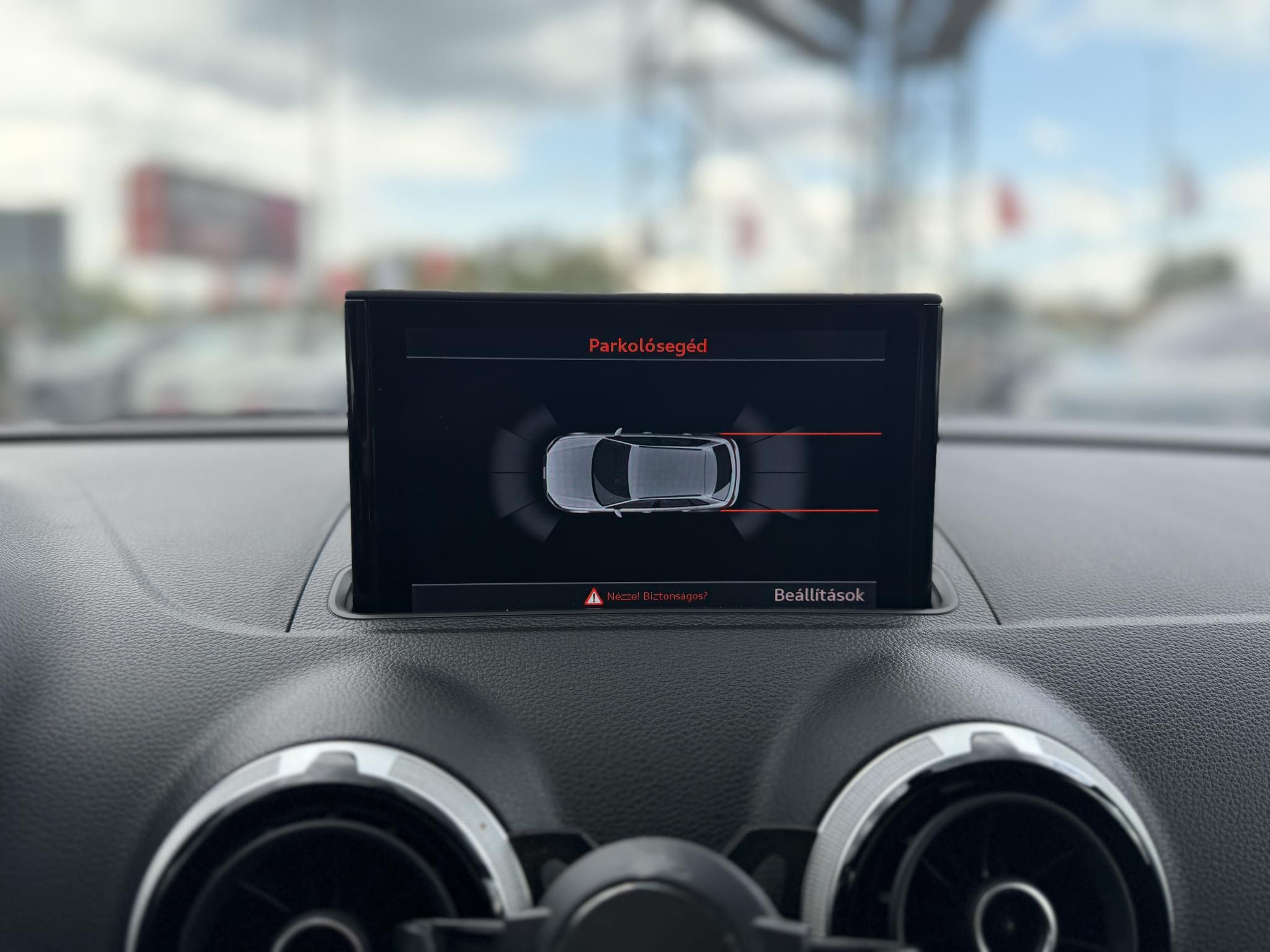 AUDI A3 Sportback 1.4 TFSI Ambiente S-tronic e-tron Bang and Olufsen. panoráma tető. 40km elektromos hatótáv. vezérlés cserélve!