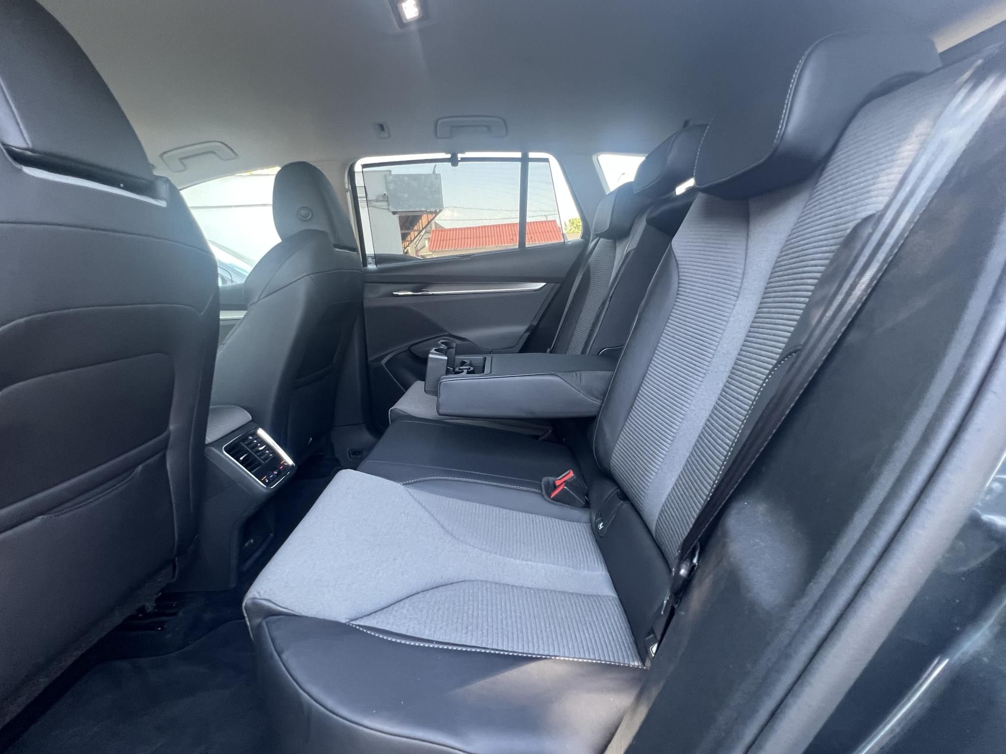 SKODA ENYAQ iV 60 Sportline Led fényszoró Navigáció Carplay Keyless Tolatókamera!