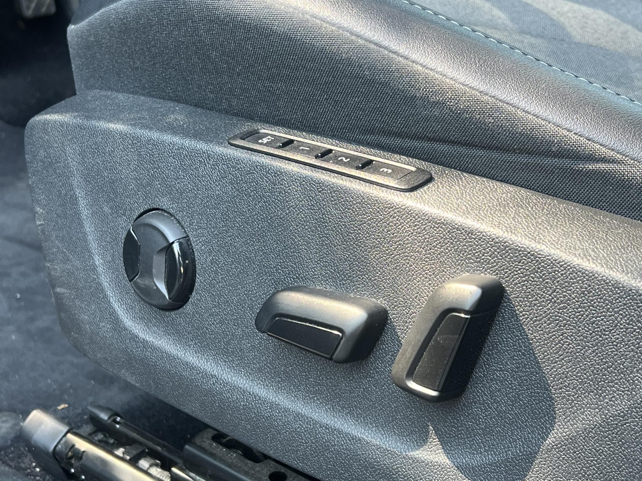 SKODA ENYAQ iV 60 Sportline Led fényszoró Navigáció Carplay Keyless Tolatókamera!