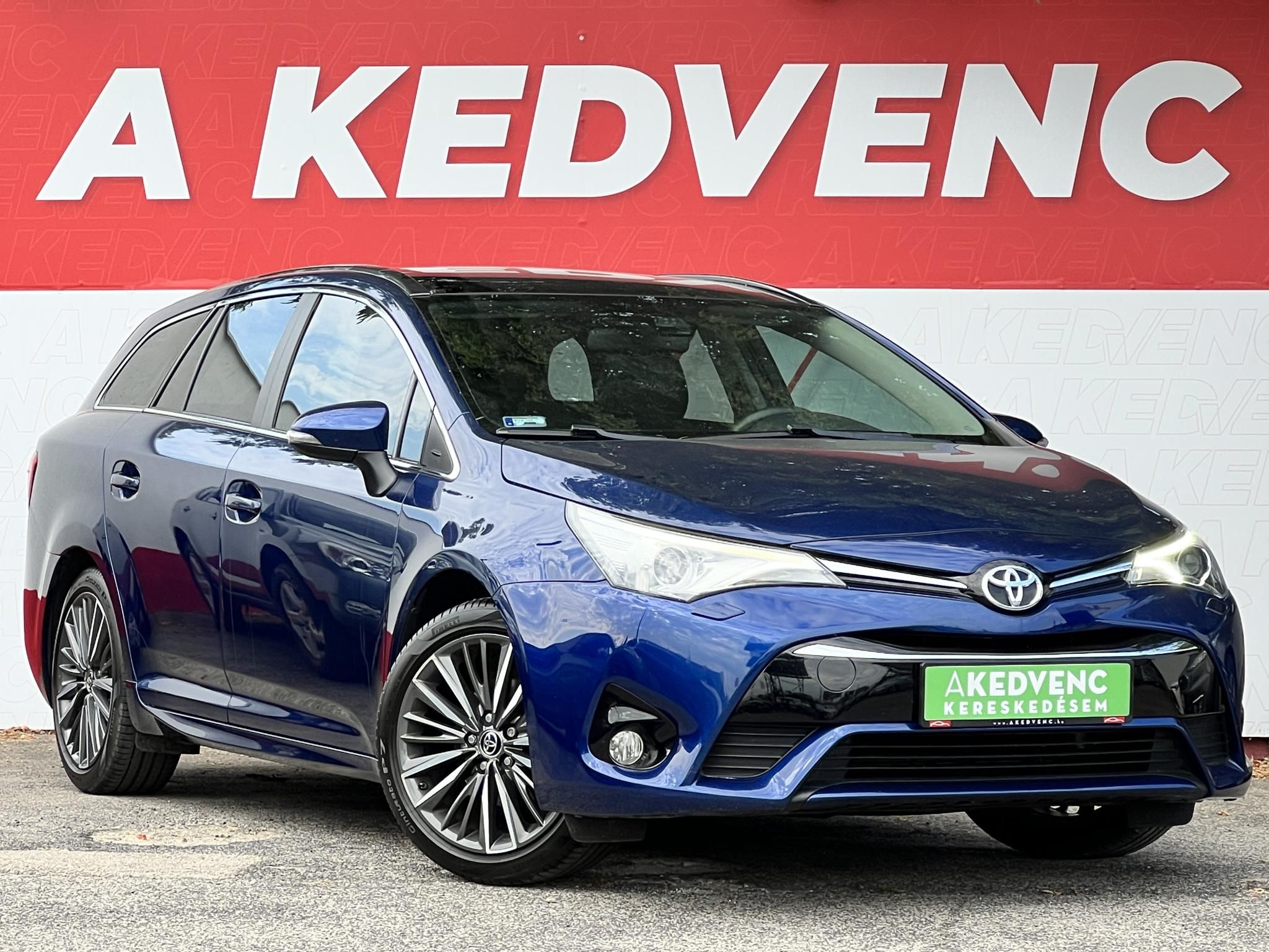 TOYOTA AVENSIS Touring Sports 2.0 D-4D Executive Magyarországi. Gyári fényezés. Végig vezetett szervizkönyv!