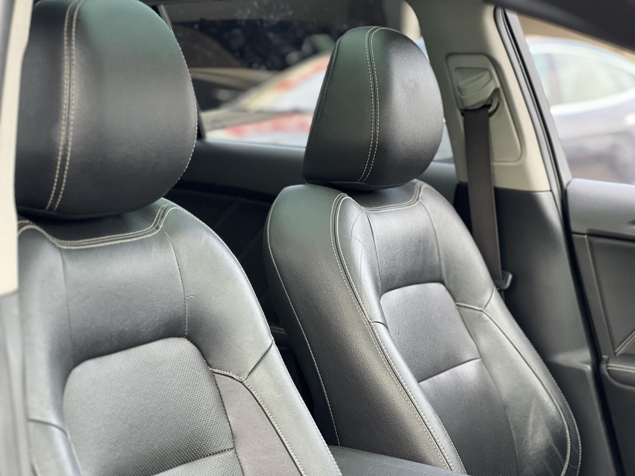 TOYOTA AVENSIS Touring Sports 2.0 D-4D Executive Magyarországi. Gyári fényezés. Végig vezetett szervizkönyv!