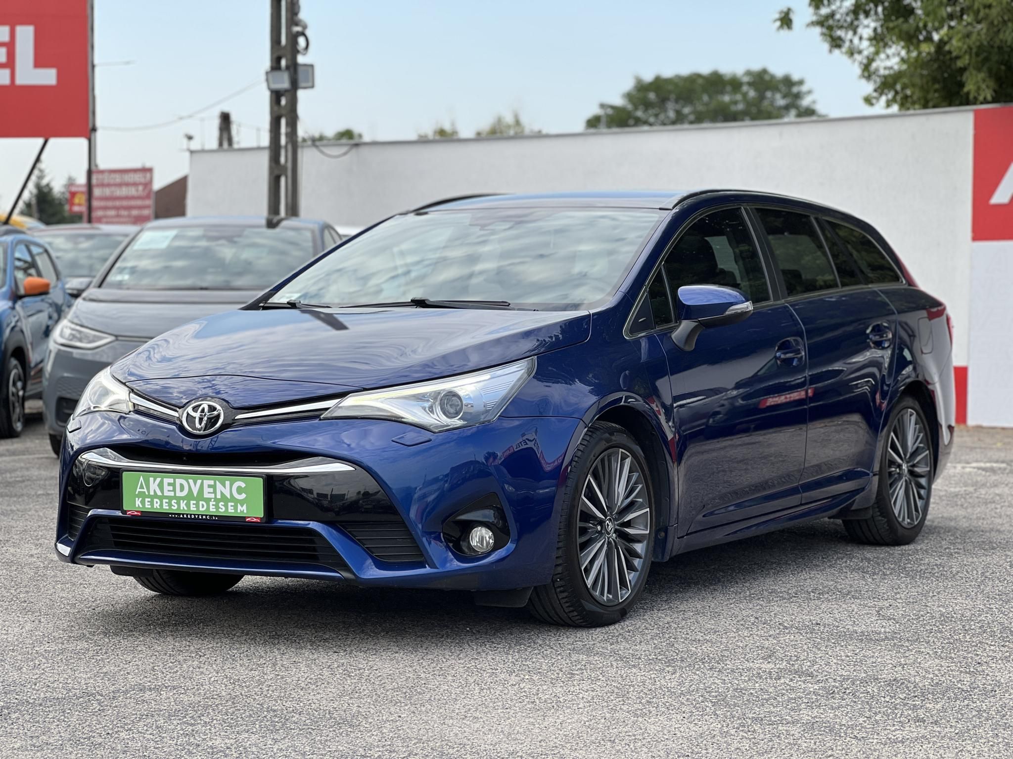 TOYOTA AVENSIS Touring Sports 2.0 D-4D Executive Magyarországi. Gyári fényezés. Végig vezetett szervizkönyv!