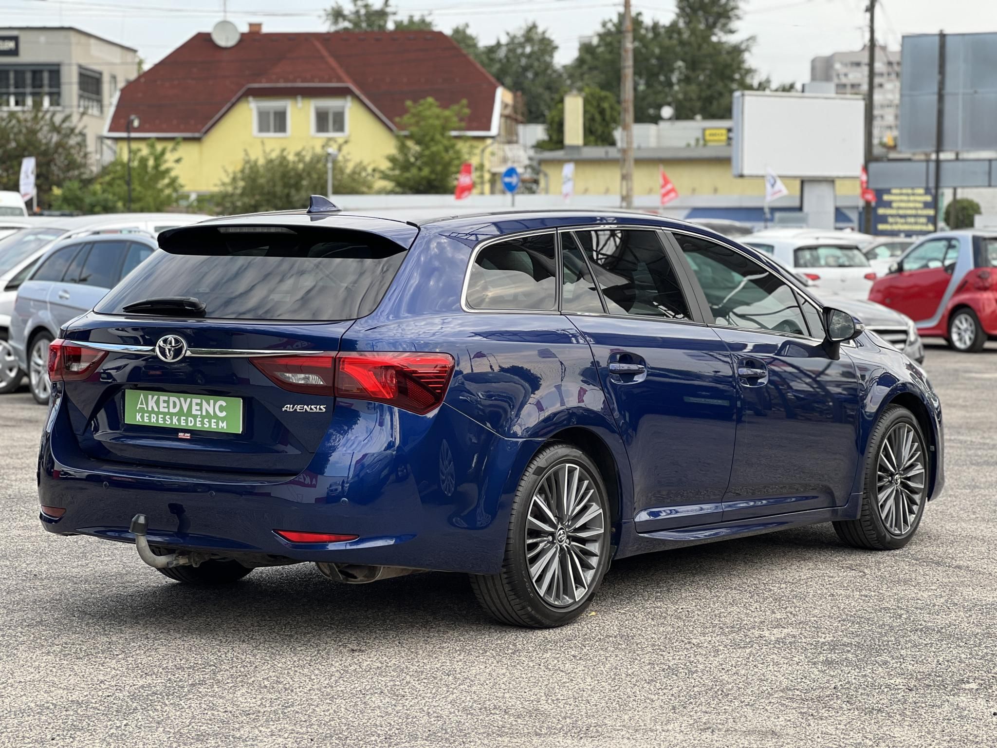 TOYOTA AVENSIS Touring Sports 2.0 D-4D Executive Magyarországi. Gyári fényezés. Végig vezetett szervizkönyv!