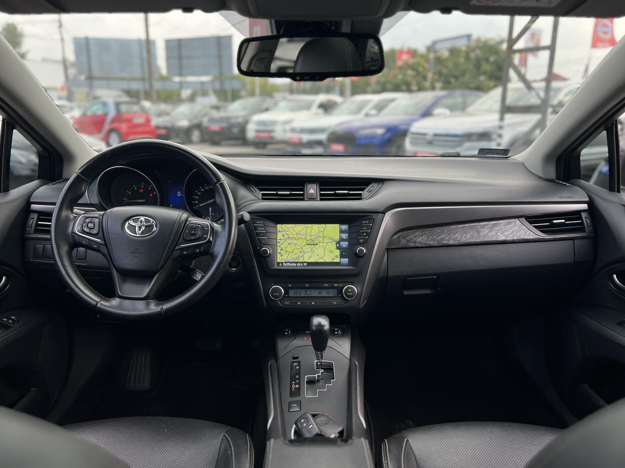 TOYOTA AVENSIS Touring Sports 2.0 Executive CVT Magyarországi. Gyári fényezés. Végig vezetett szervizkönyv!