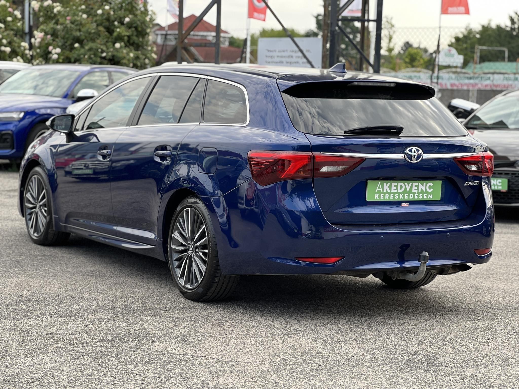 TOYOTA AVENSIS Touring Sports 2.0 Executive CVT Magyarországi. Gyári fényezés. Végig vezetett szervizkönyv!