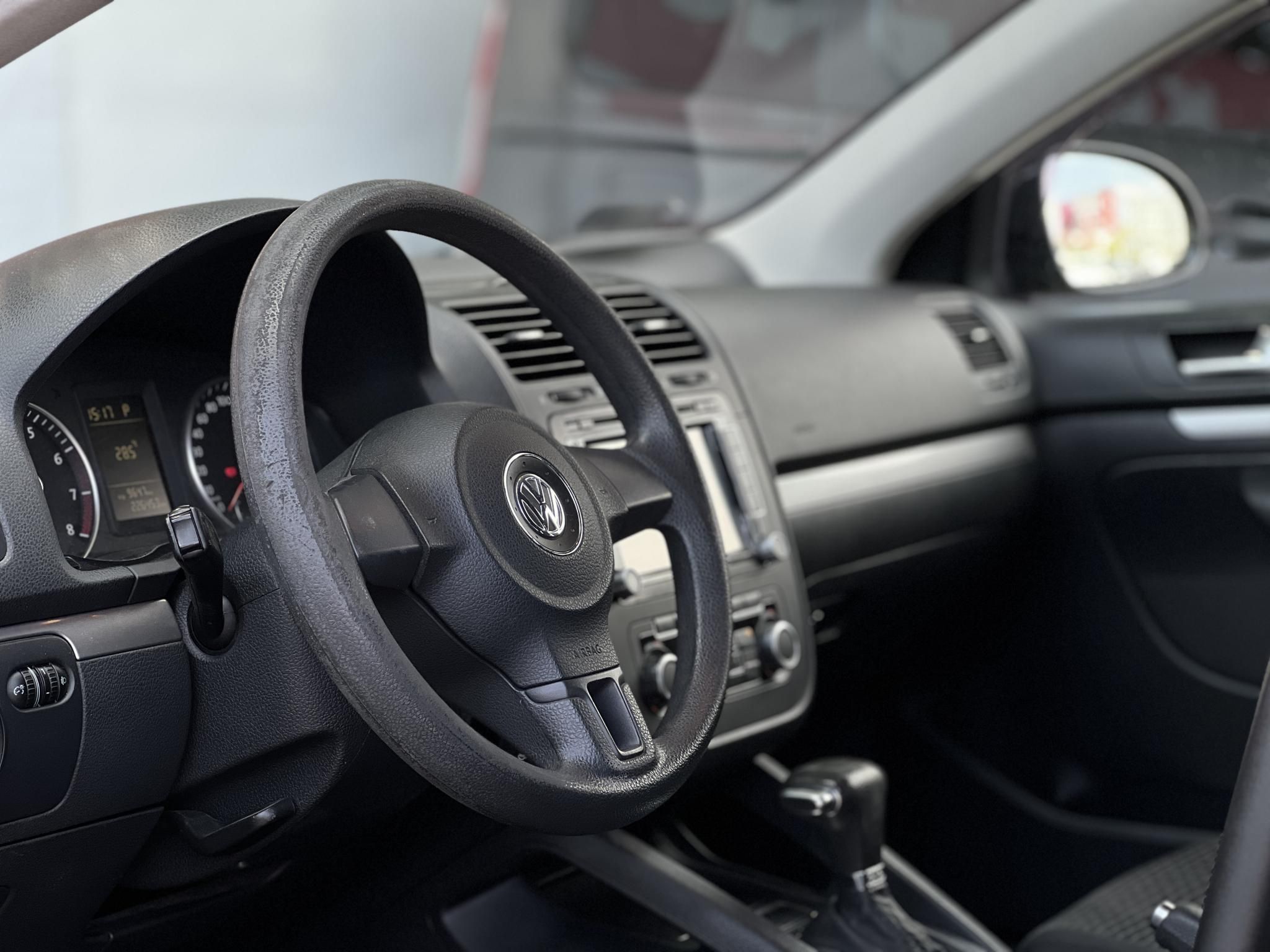 VOLKSWAGEN JETTA 1.6 Comfortline DSG Magyarországi Tolatóradar Navi Tempomat!
