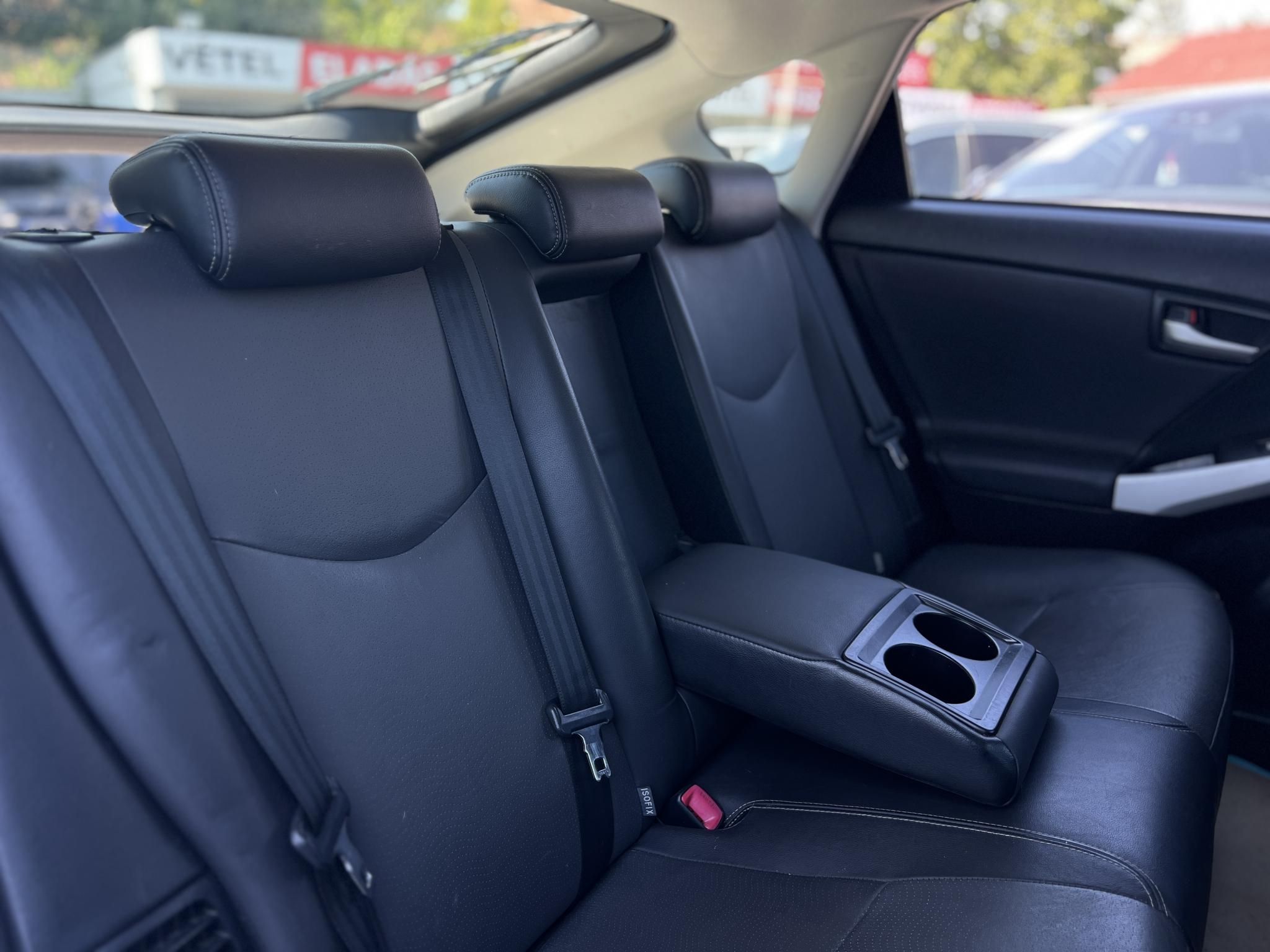 TOYOTA PRIUS PLUG-IN