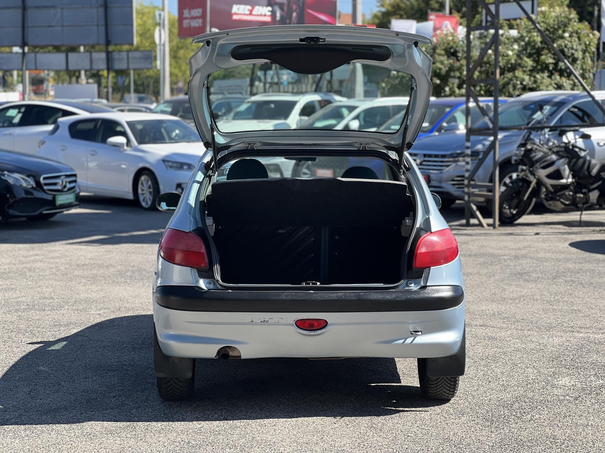 PEUGEOT 206 1.4 Presence Friss műszaki vizsga Jéghídeg klíma! Okos döntés!