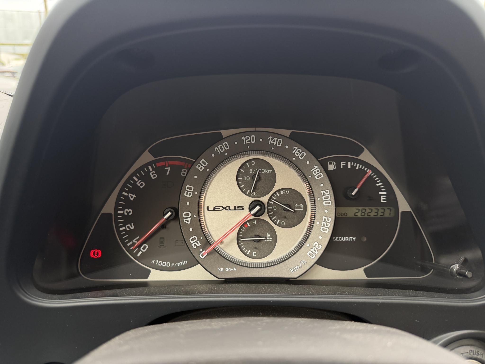 LEXUS IS 200 Sport Cross klíma. bőrbelső. ülésfűtés. téli-nyári kerék garnitúra. vezérlés cseréve!