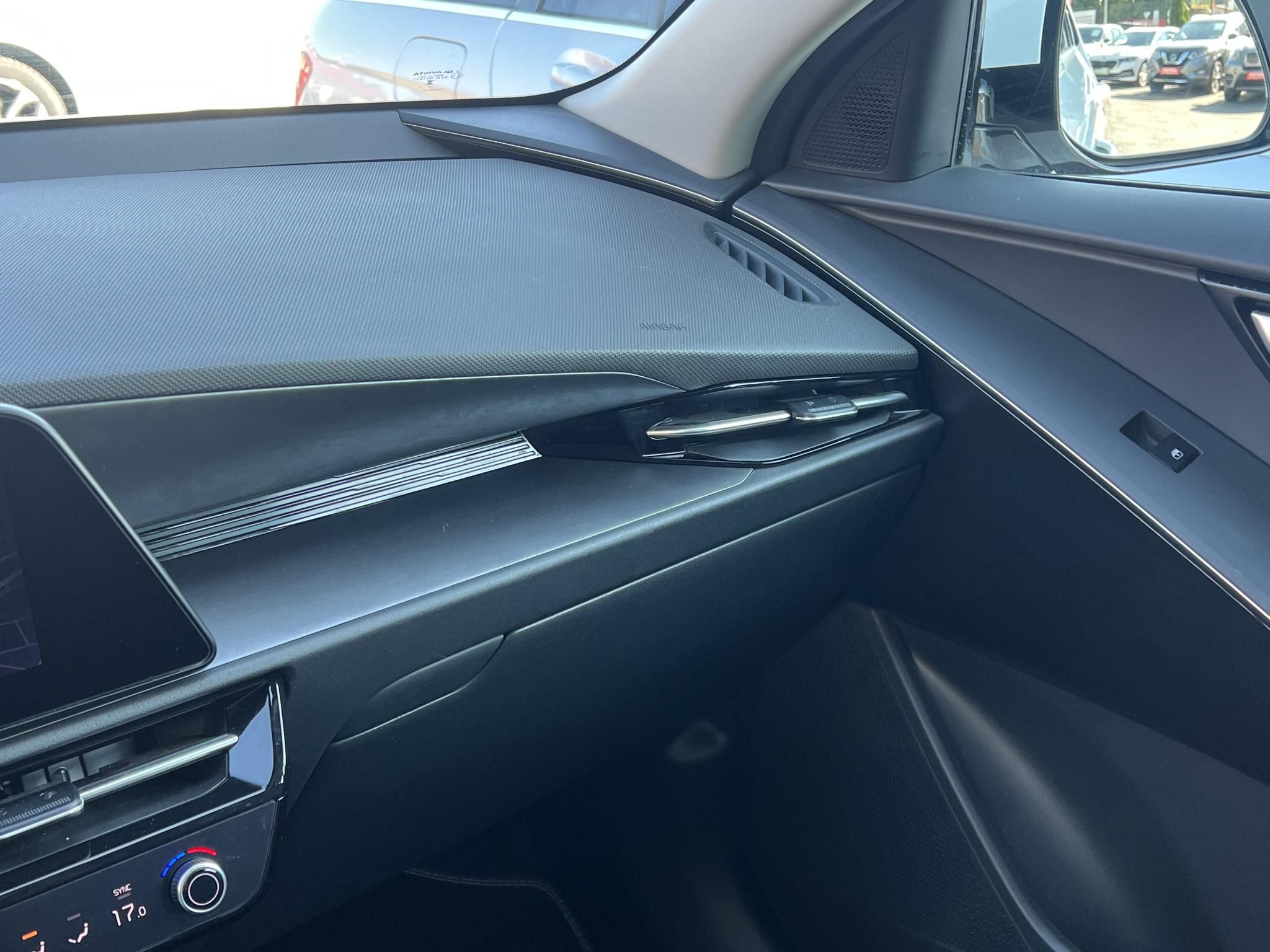 KIA NIRO e-Niro 64kWh Gold Carplay. Tolatókamera. Virtual cockpit. Végig márkaszervizelt!