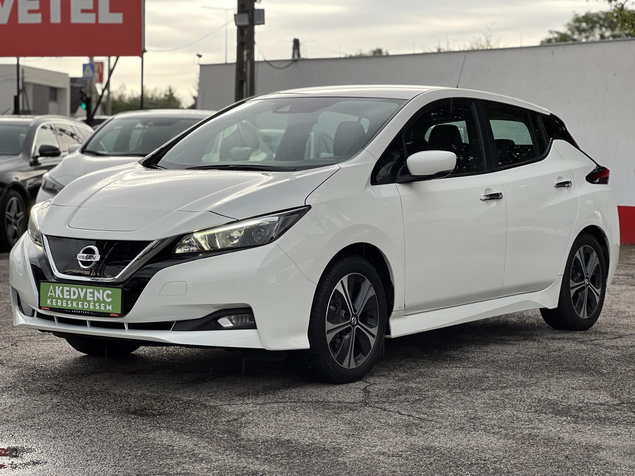 NISSAN LEAF Acenta 40kWh (Automata) 45e km. Ülésfűtés. kormányfűtés. téli-nyári kerék szett!