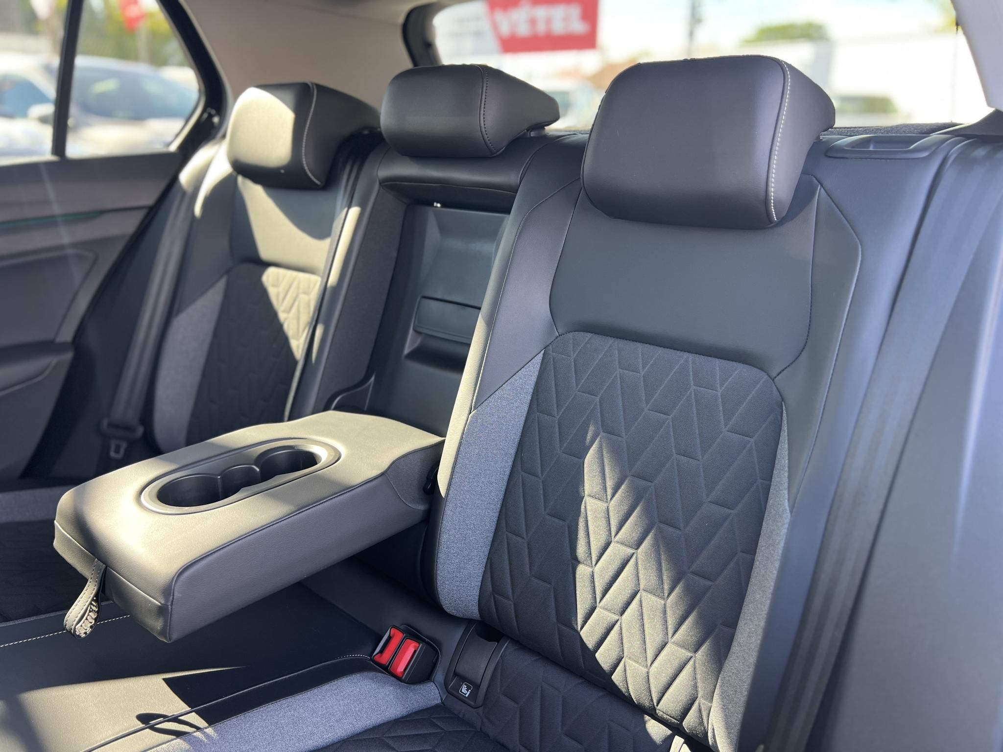 VOLKSWAGEN GOLF VIII 2.0 TDI Style DSG GOAL Dokumentált előélet. magasan felszerelt. garanciális!