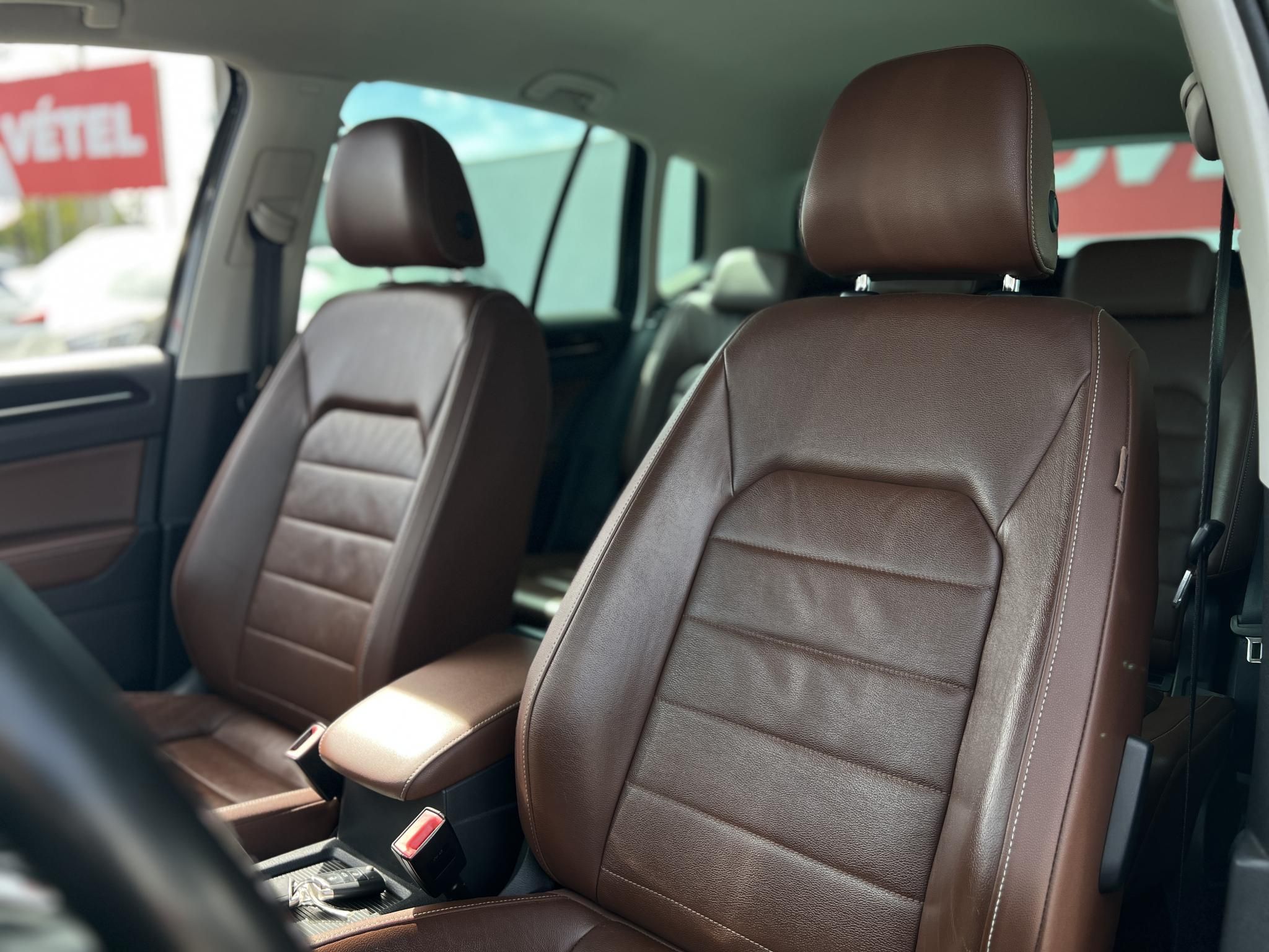 VOLKSWAGEN GOLF SPORTSVAN 1.4 TSI BMT Highline DSG Dokumentált előélet. barna bőrbelső. téli-nyári gumi garnitúra!